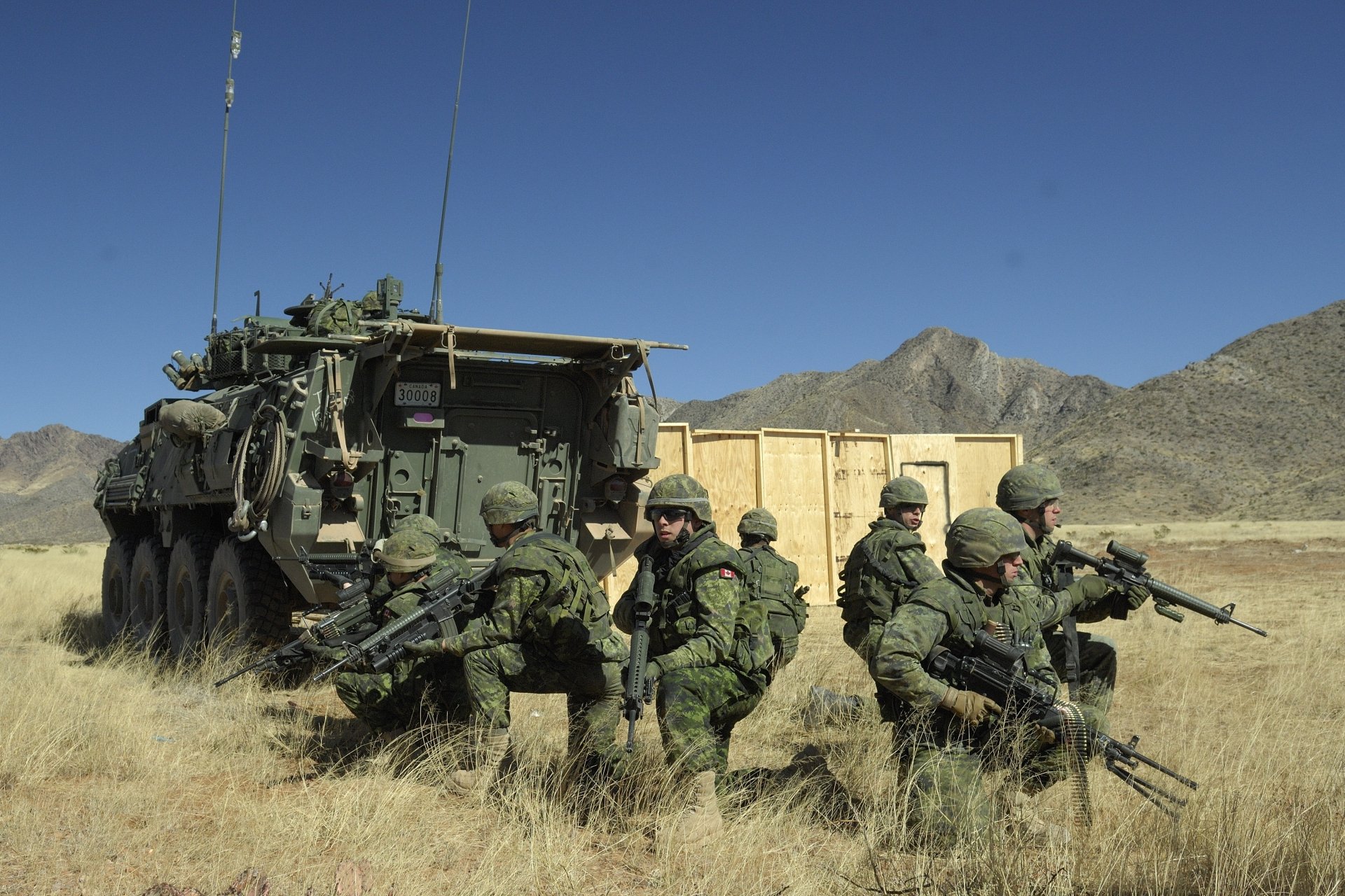 4K Ultra HD Military Soldiers on Tactical Desert Mission Wallpaper ...