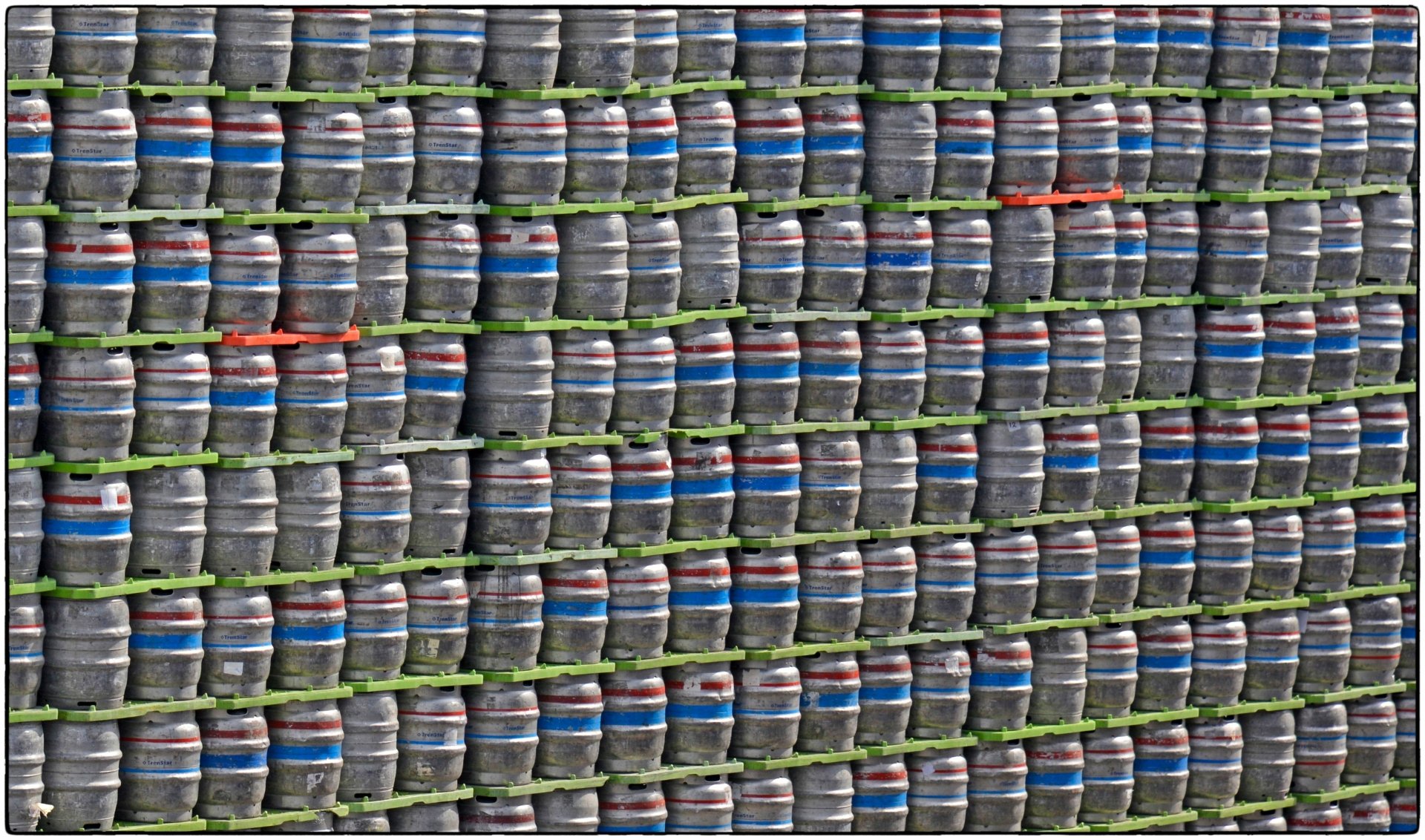 Download Man Made Barrel 4k Ultra HD Wallpaper