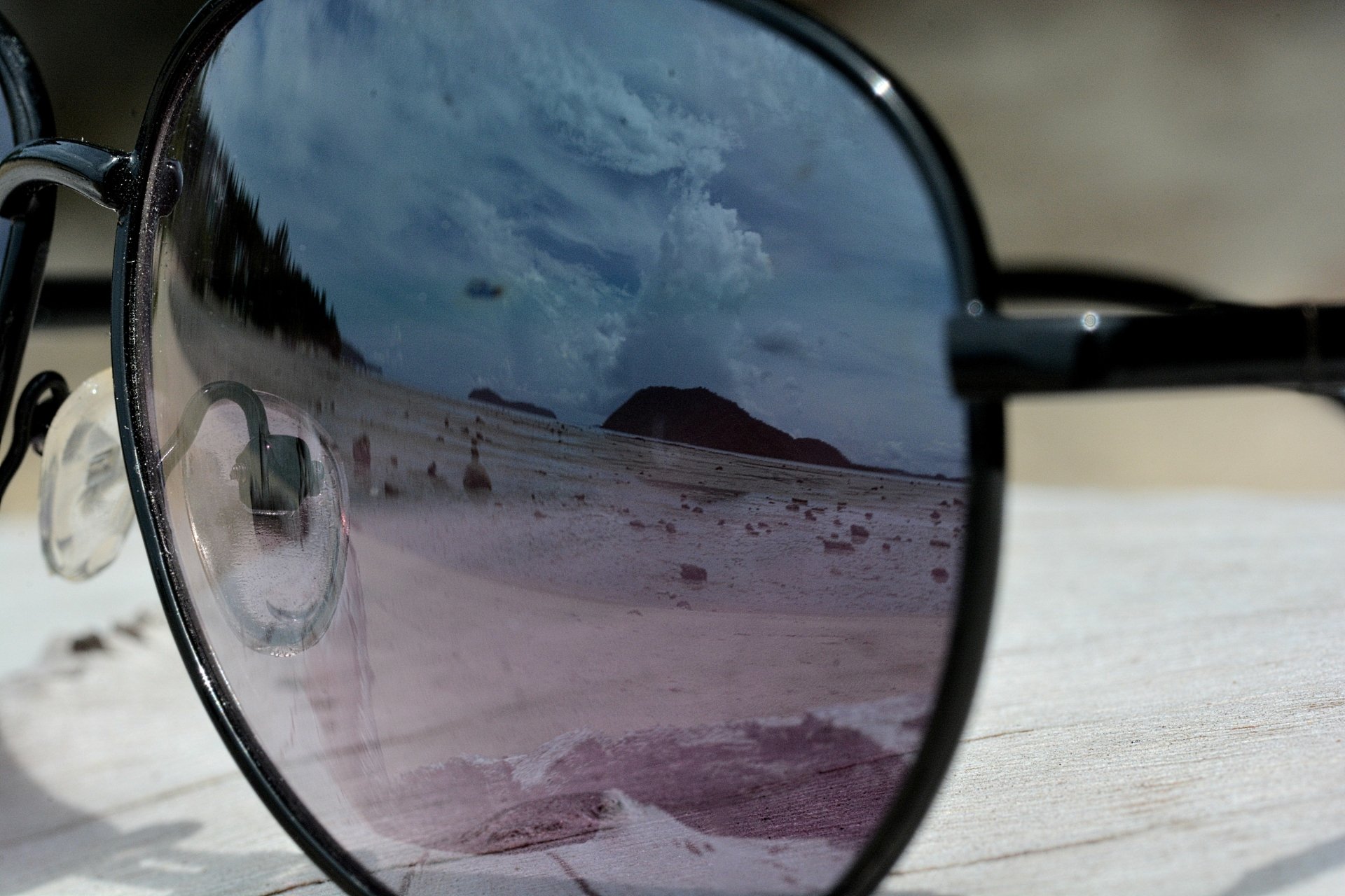 Download Man Made Glasses 4k Ultra HD Wallpaper