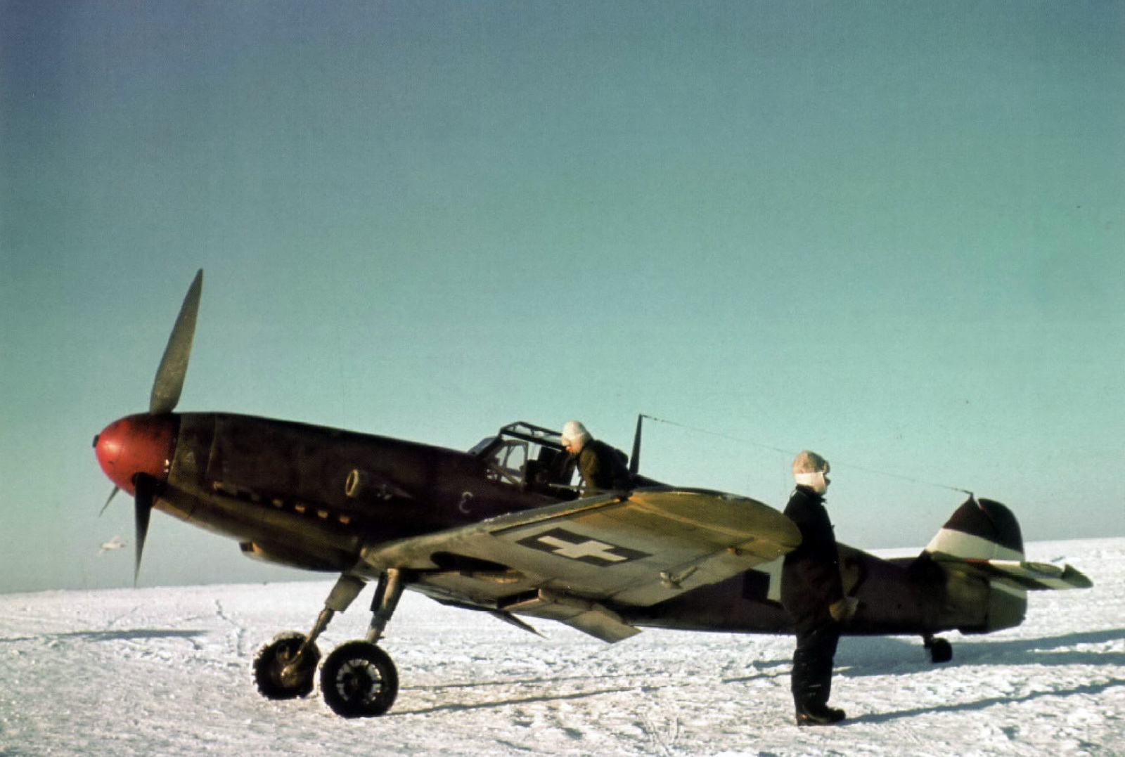 Bf 109 Waiting In The Snow Wallpaper And Background Image 1600x1077   639683 