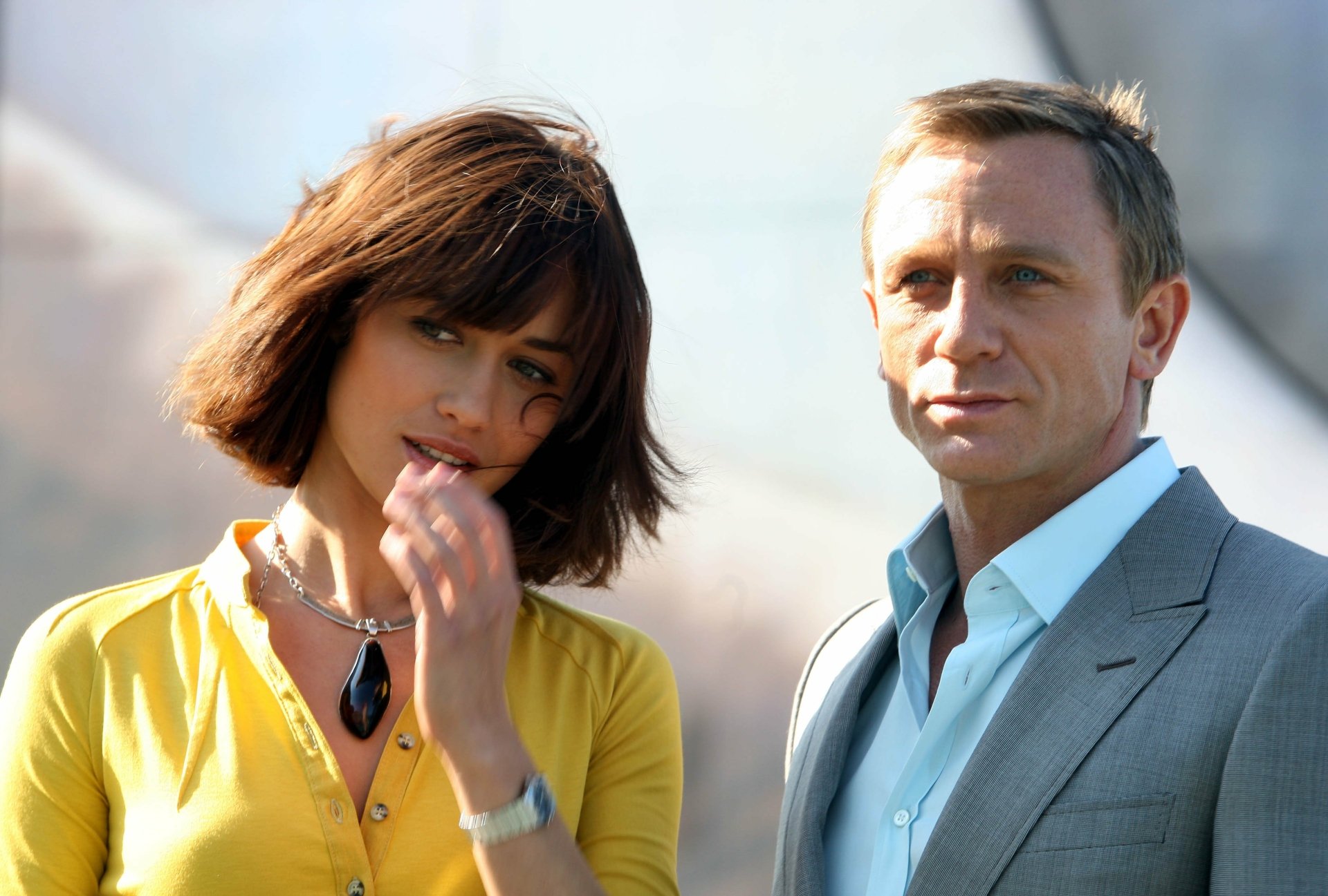 HD desktop wallpaper featuring Daniel Craig as James Bond and Olga Kurylenko as Camille Montes from the movie Quantum of Solace.