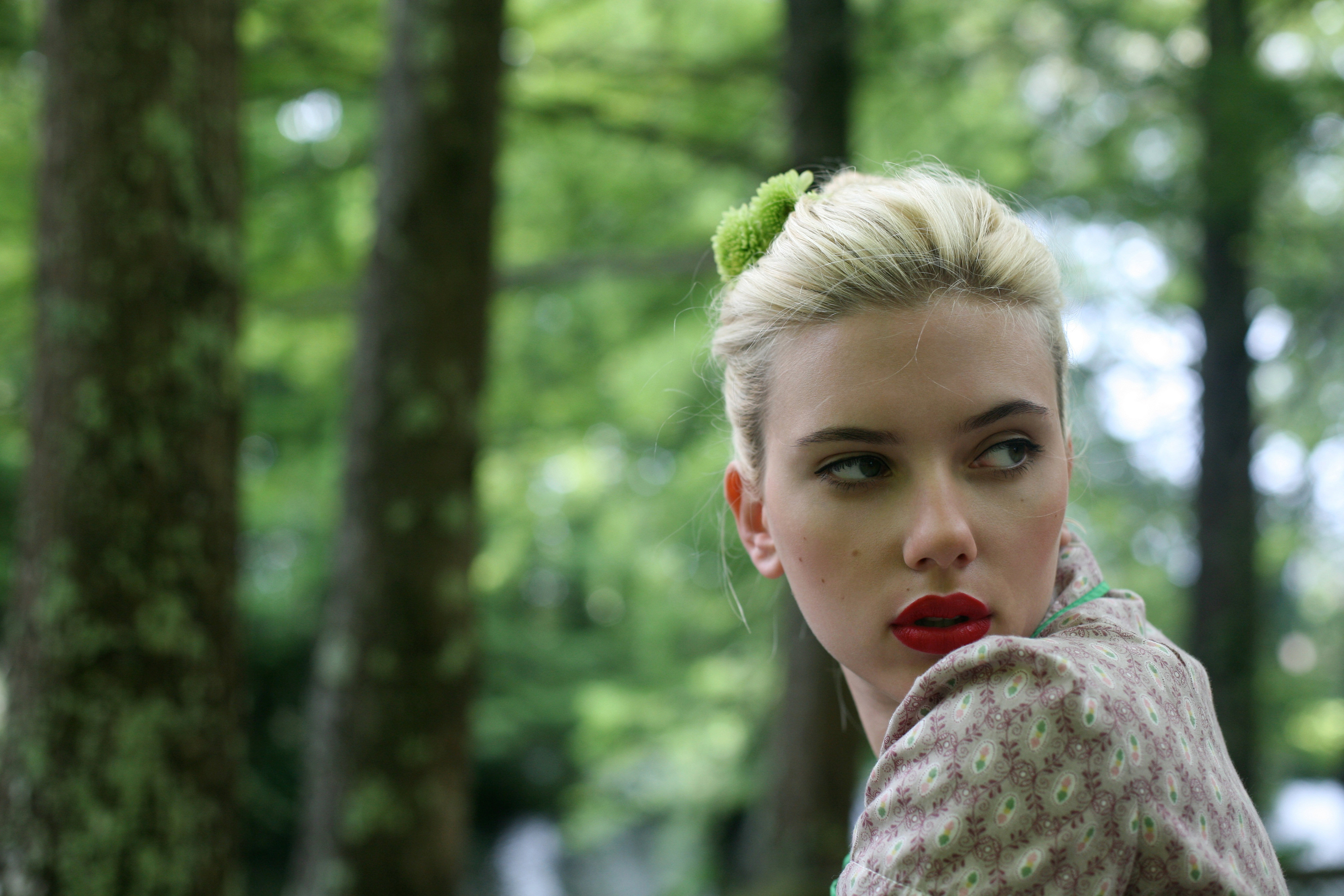 Download Bokeh Face Depth Of Field Blonde Lipstick American Actress Celebrity Scarlett Johansson
