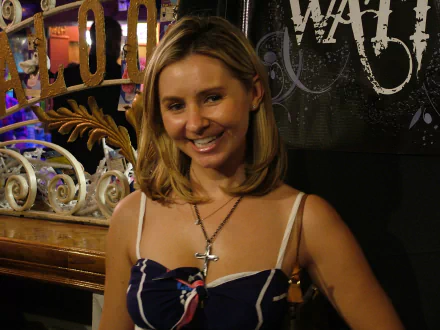 woman Beverley Mitchell HD Desktop Wallpaper | Background Image