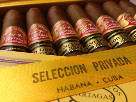 man made cigar HD Desktop Wallpaper | Background Image