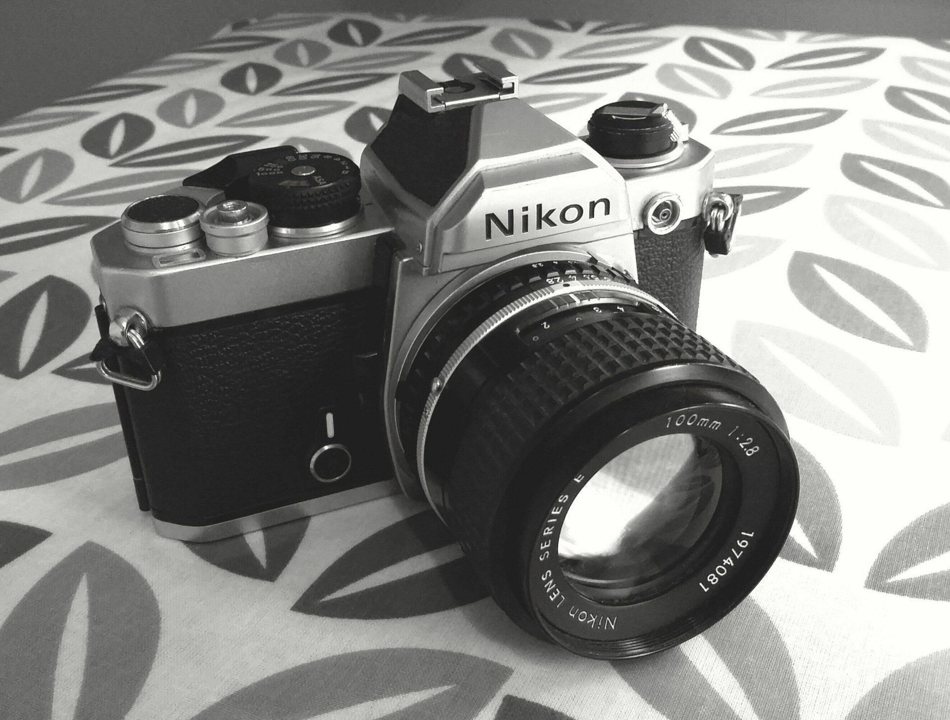 Download Nikon Man Made Camera HD Wallpaper