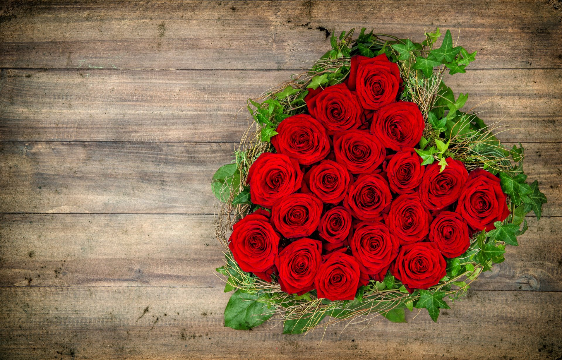 Heart Shaped Roses of Love🌹💗 4k Ultra HD Wallpaper