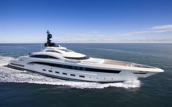 4K Ultra HD desktop wallpaper featuring a sleek white yacht cruising on calm blue ocean waters under a clear sky.