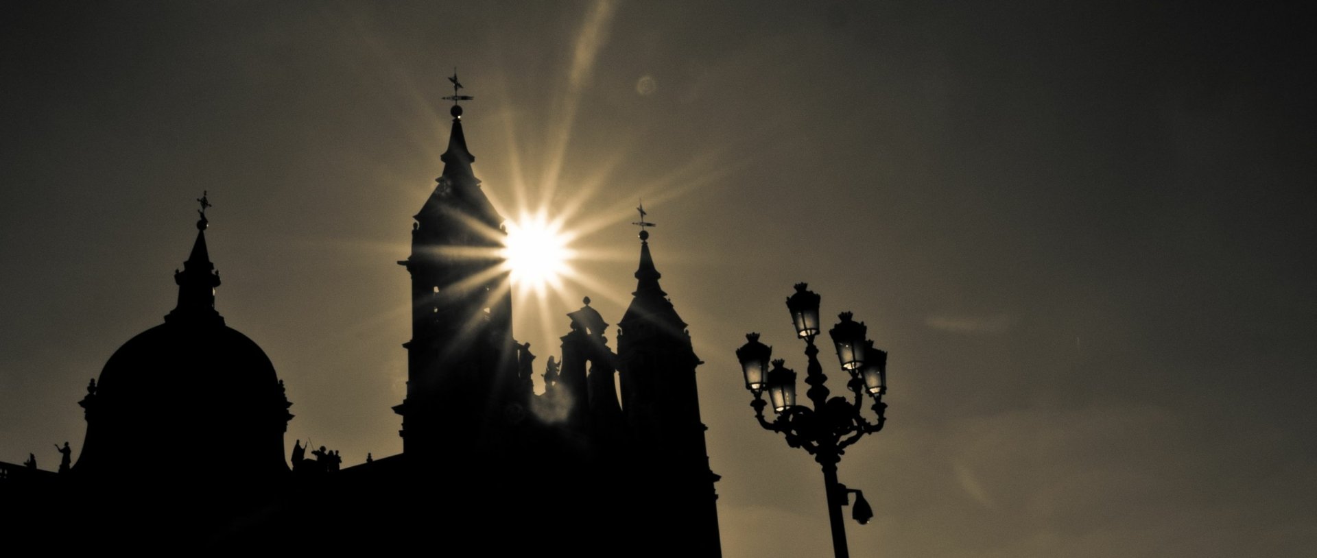 Download Religious Almudena Cathedral HD Wallpaper