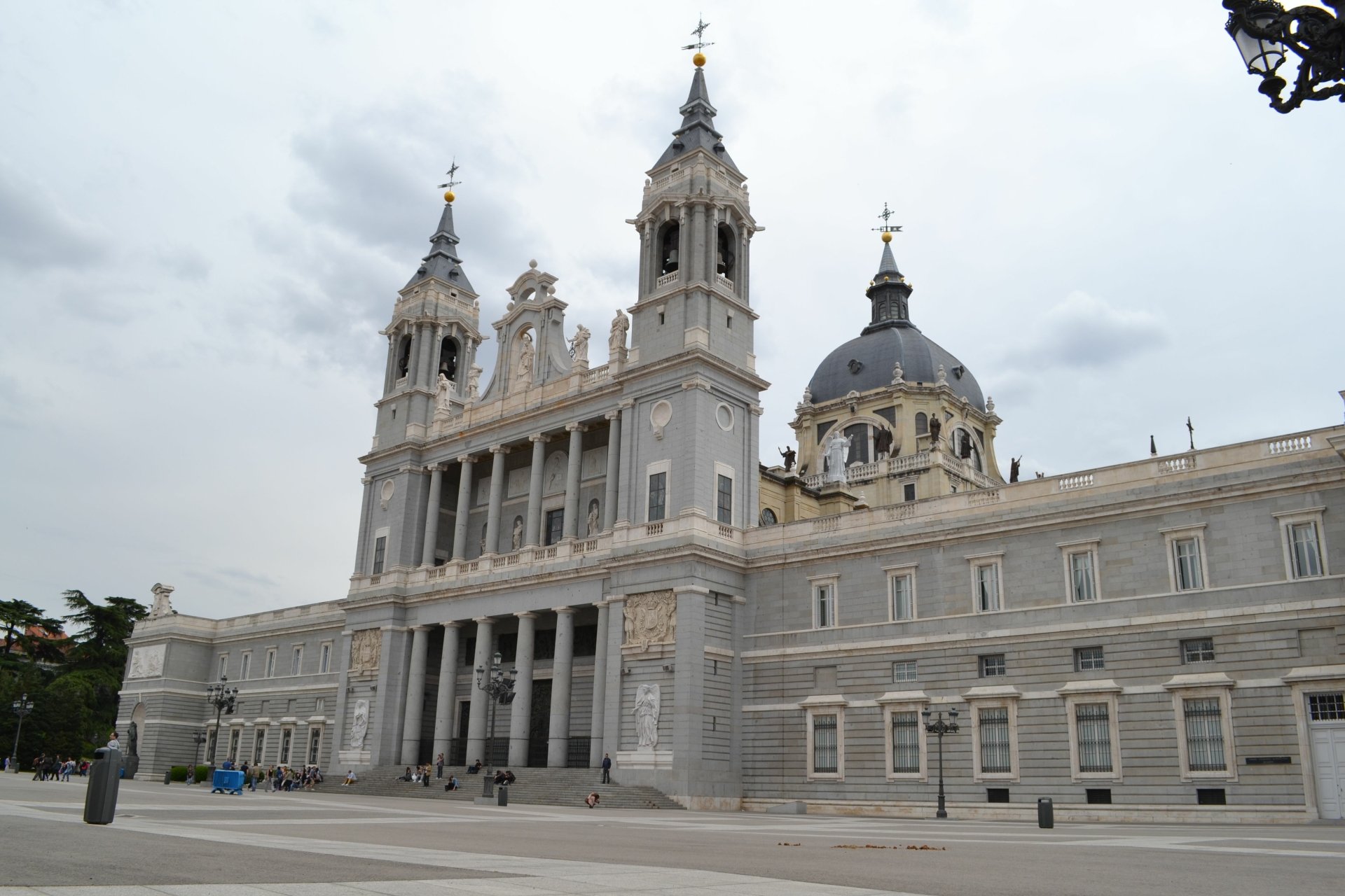 Download Religious Almudena Cathedral 4k Ultra HD Wallpaper