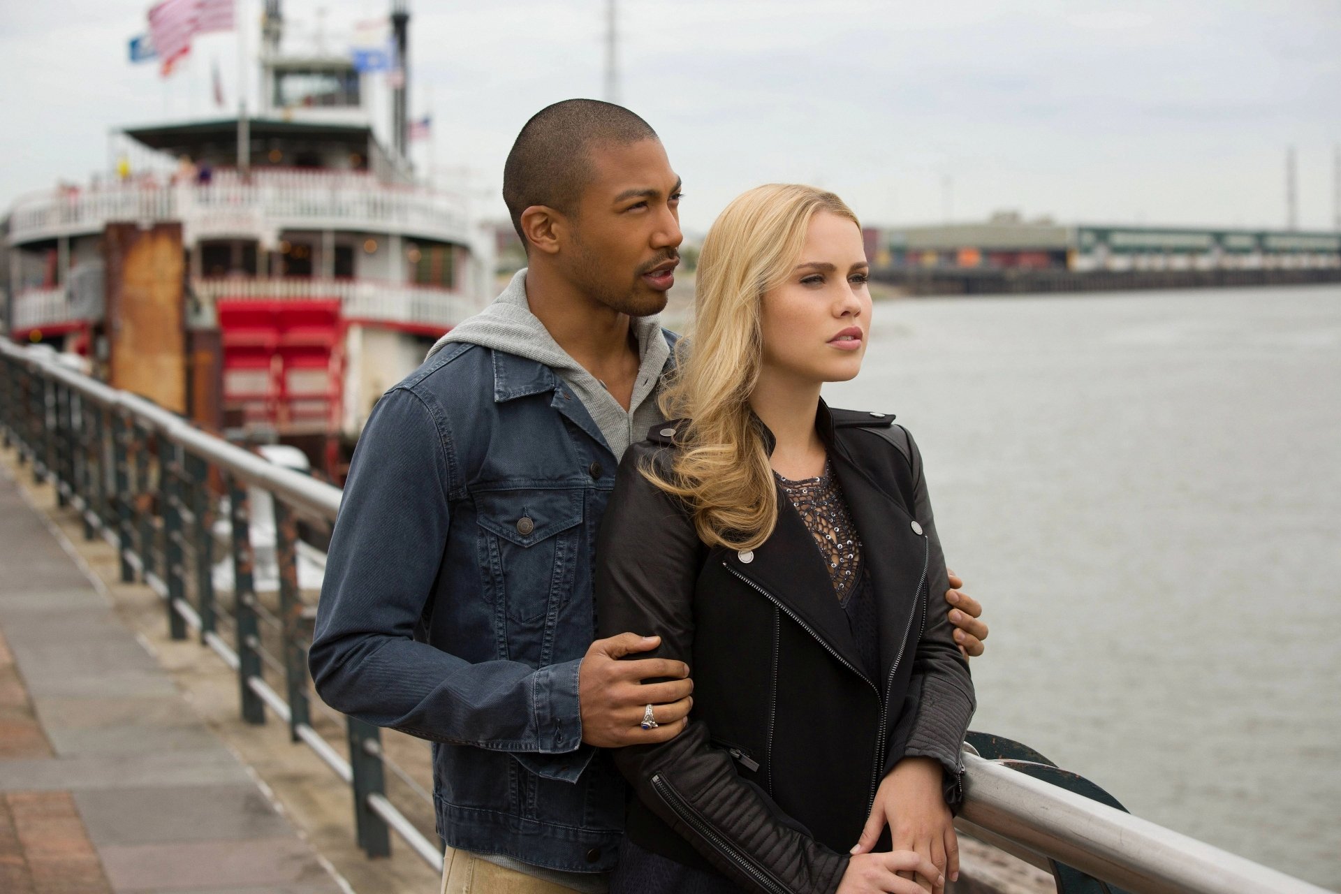 4K Ultra HD desktop wallpaper featuring a scene from the TV show The Originals with two characters standing by a waterfront railing.