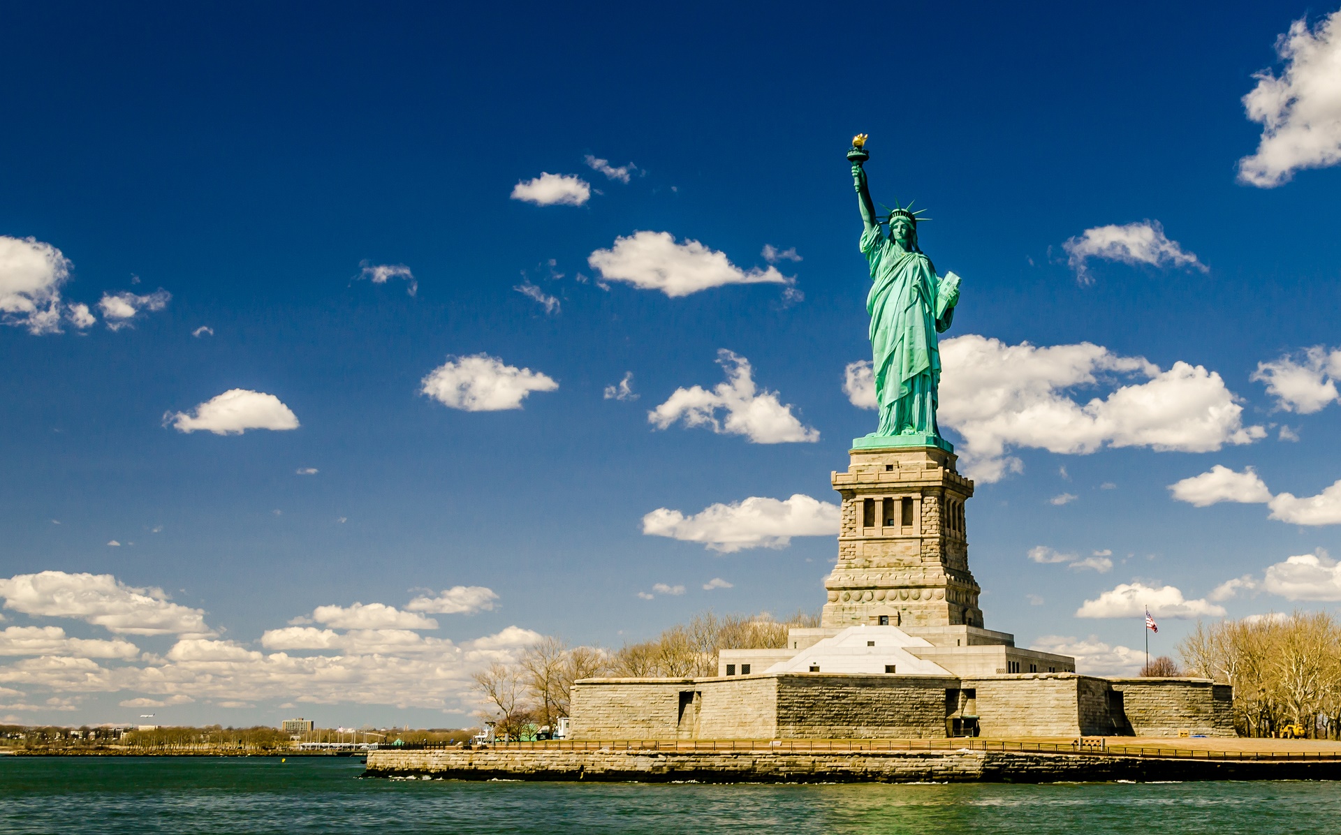 Statue Of Liberty HD Wallpaper Iconic New York Monument In Stunning 