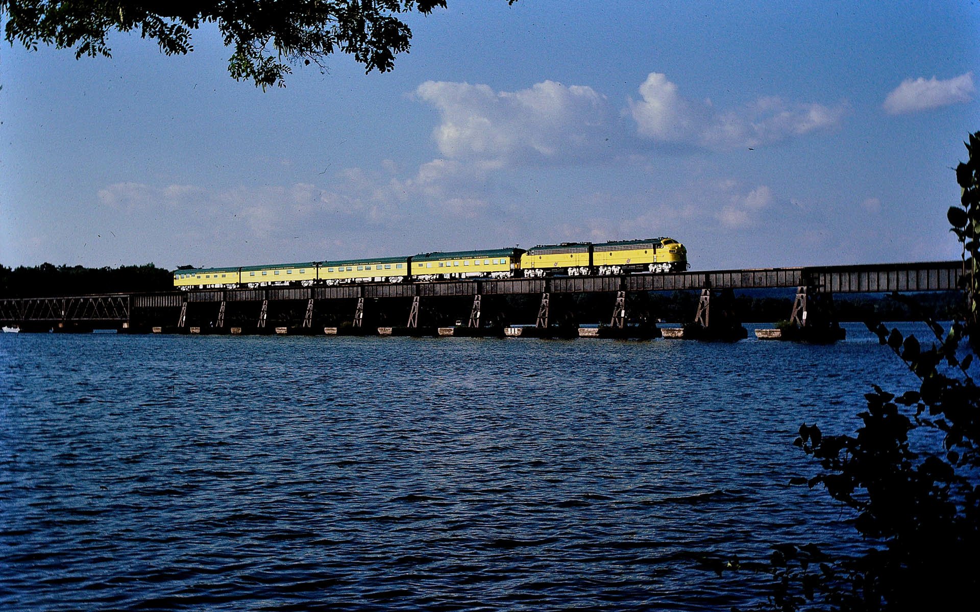 Tren HD Duvar kağıdı Arka plan 1920x1200