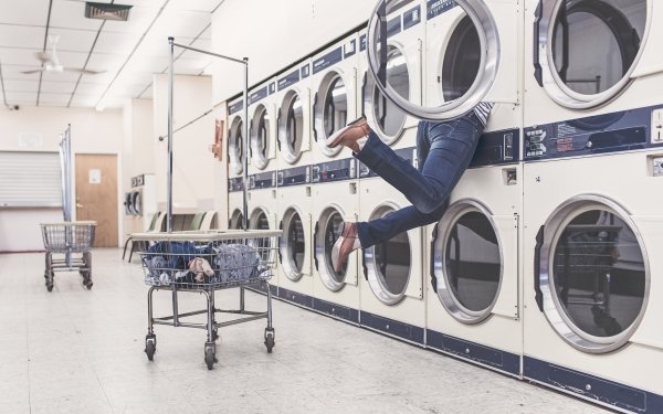 Funny People Laundry Washing Machine Legs HD Wallpaper | Background Image