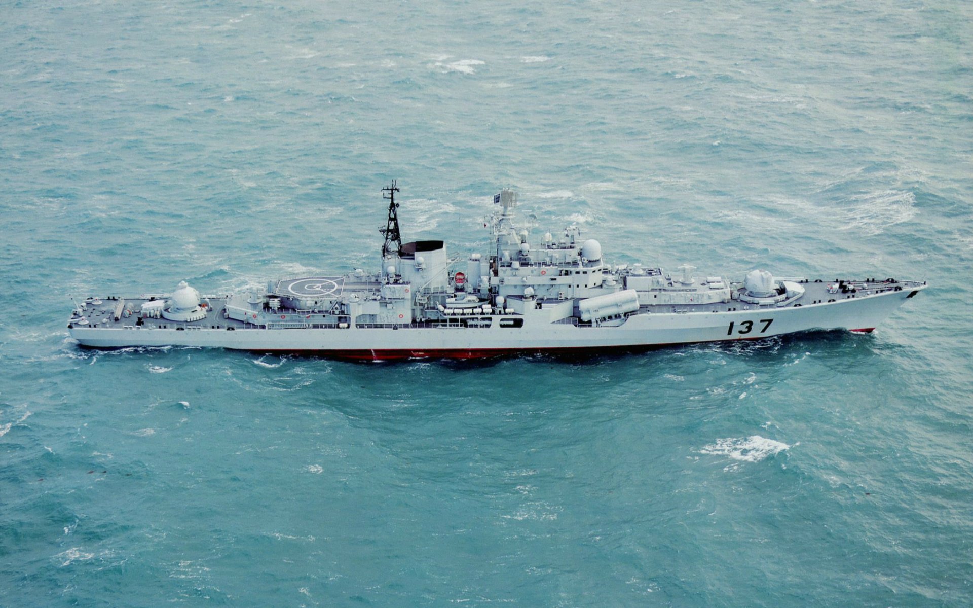 Aerial view of Chinese Navy destroyer Fuzhou (137) cutting through teal sea, a military warship shown as an HD PC desktop wallpaper/background.