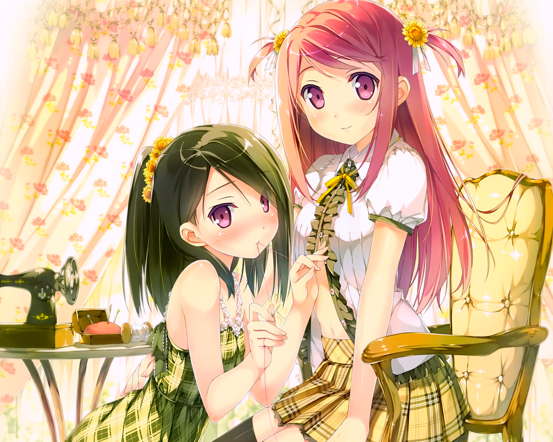An HD wallpaper features two anime girls with pink, green, and orange hair, blushes, and twintails. They are in a room with a floral curtain, chair, and sewing machine, from the series 5 Nenme no Houkago.