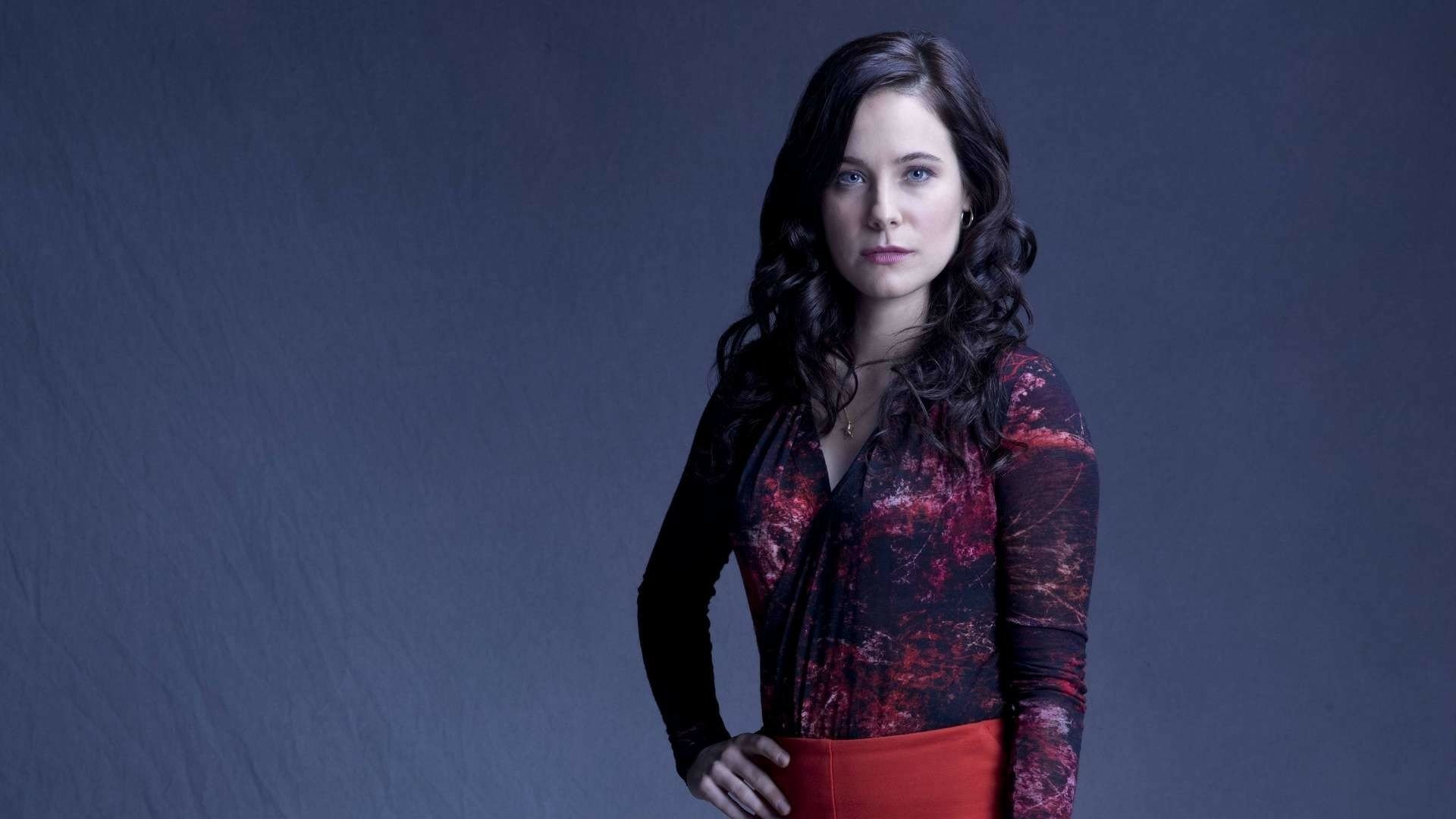 HD PC desktop wallpaper featuring a character from the TV show Hannibal, set against a dark, moody background.