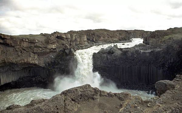  Iceland Waterfall Aldeyjarfoss