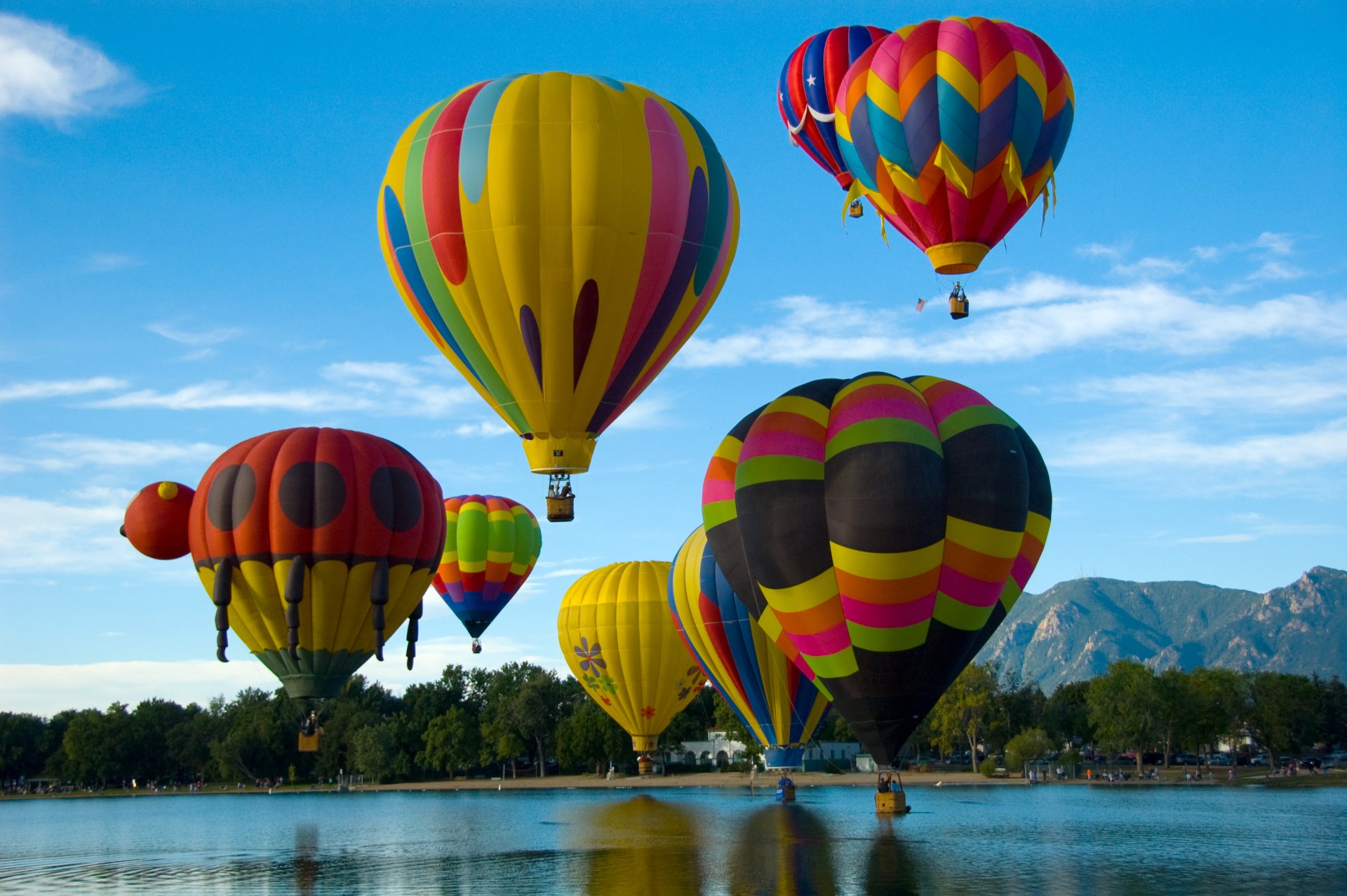 Download Mountain Lake Colorful Vehicle Hot Air Balloon HD Wallpaper