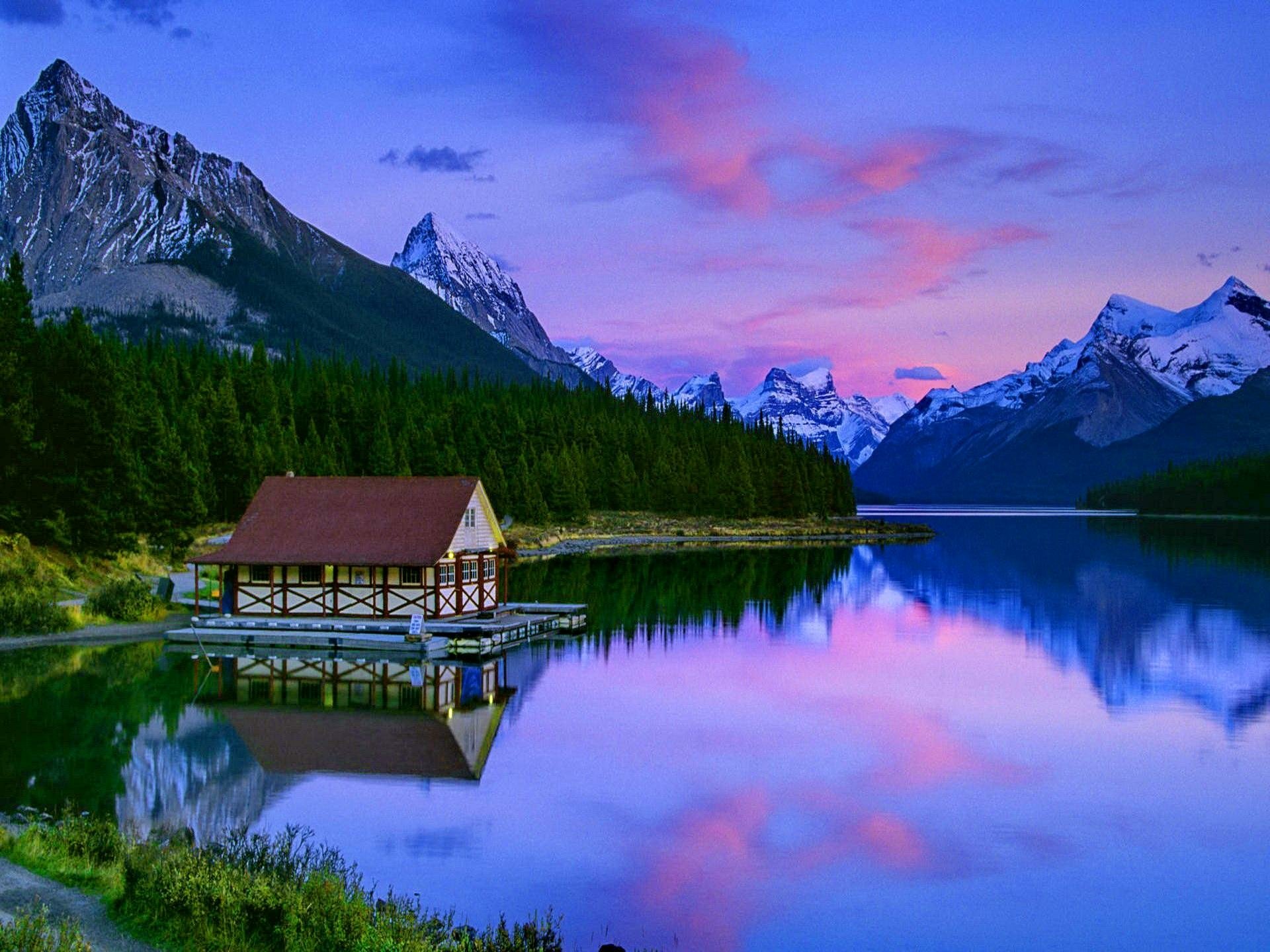 cabin-on-mountain-lake-at-sunset
