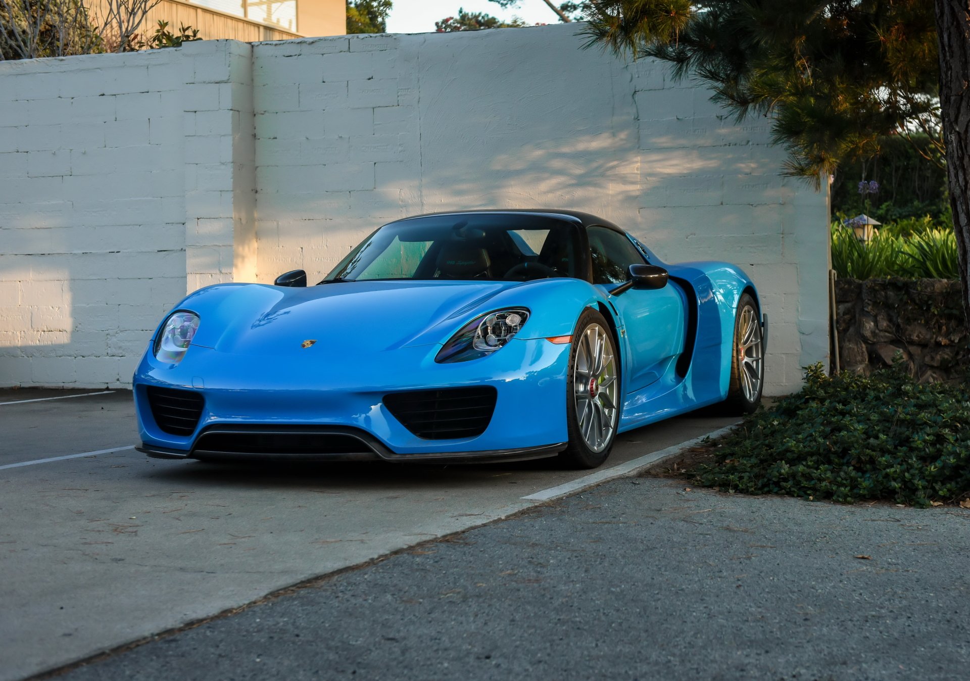 porsche-918-spyder-stunning-4k-ultra-hd-wallpaper-of-a-supercar