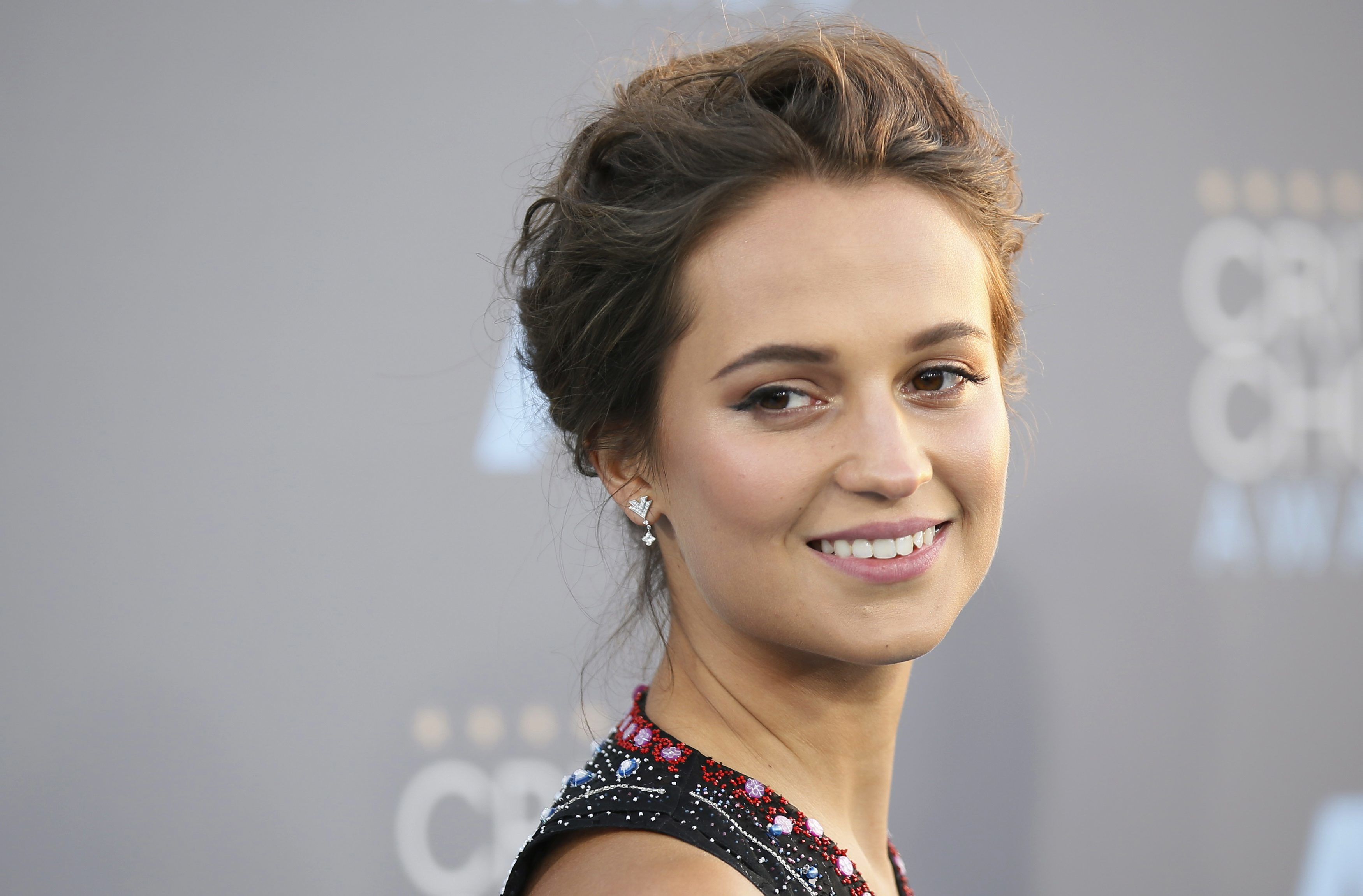Download Smile Brown Eyes Brunette Swedish Actress Celebrity Alicia 