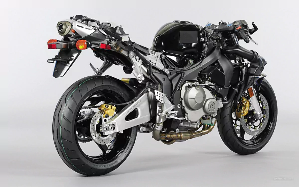 High-definition PC desktop wallpaper featuring a Honda CBR600RR motorcycle, showcasing its detailed mechanical design and sleek black finish against a white backdrop.