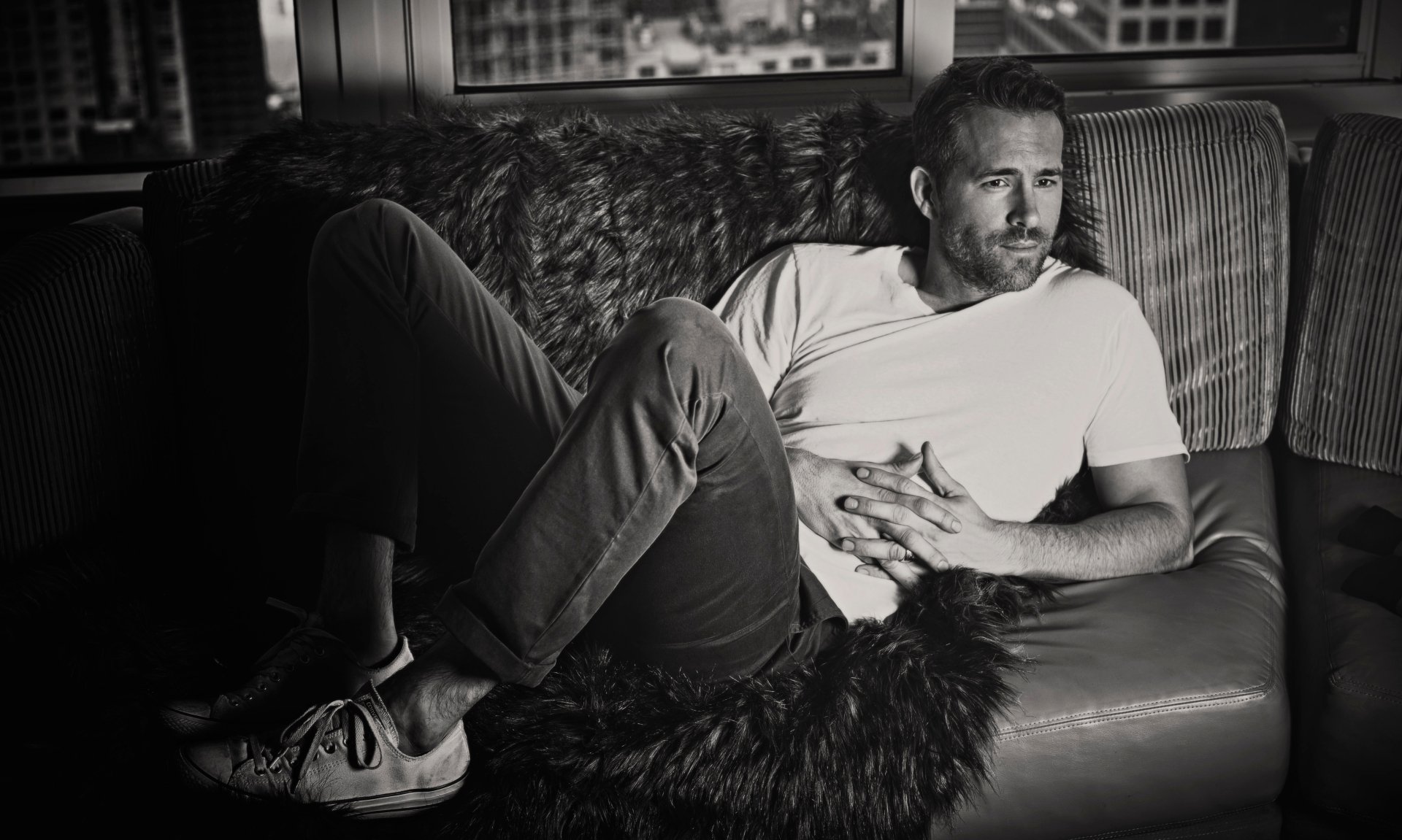 Download Lying Down Black And White Actor Canadian Celebrity Ryan Reynolds 4k Ultra Hd Wallpaper 