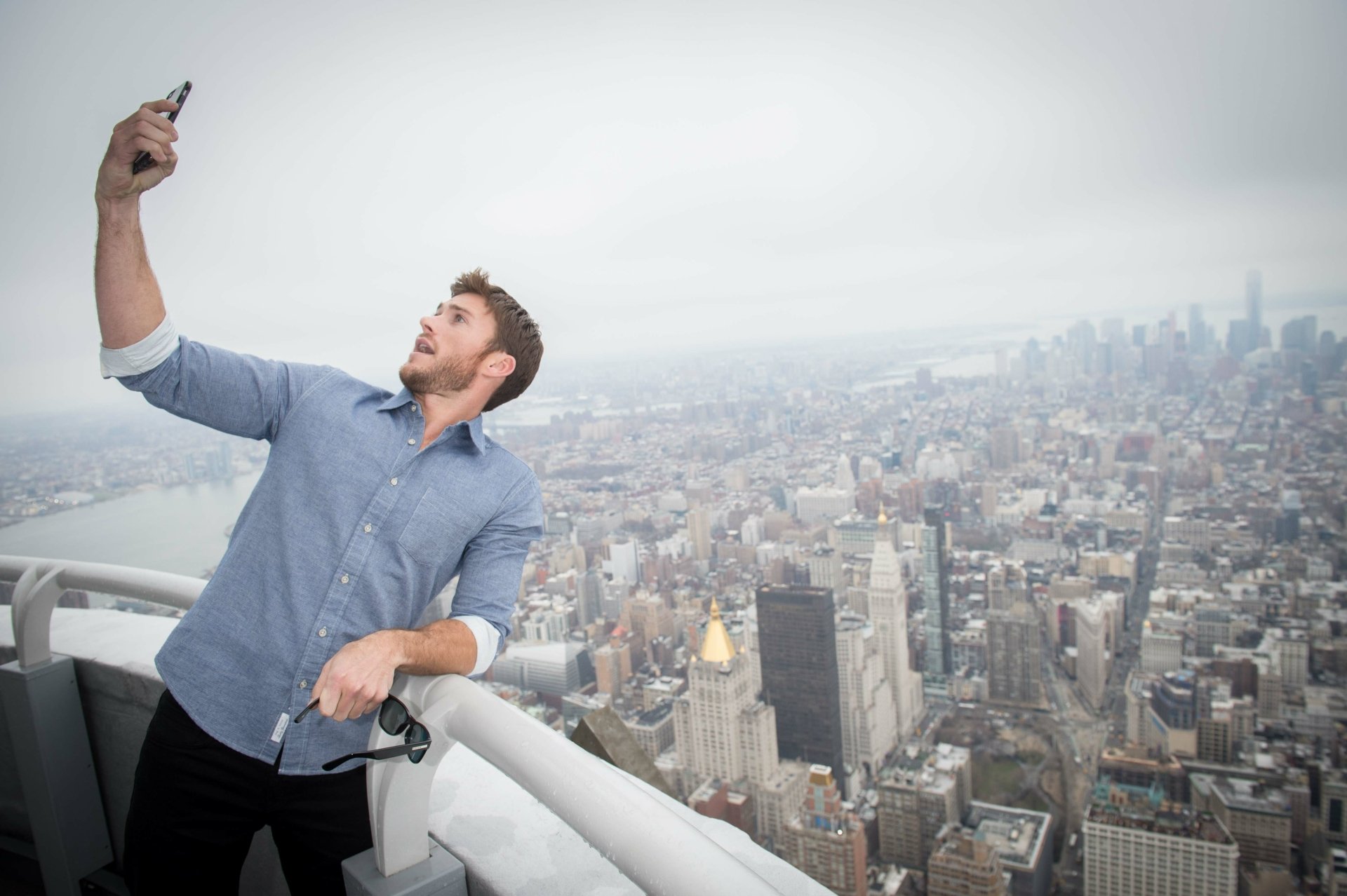 Download New York Cityscape American Actor Celebrity Scott Eastwood 4k Ultra HD Wallpaper