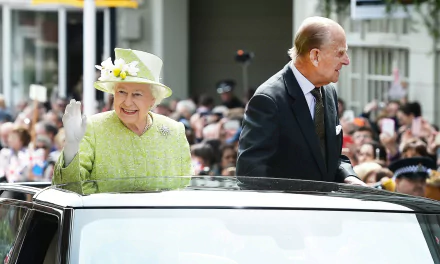 A vibrant HD wallpaper featuring Queen Elizabeth II smiling and waving from a car, with crowds gathered in celebration, accompanied by Prince Philip.