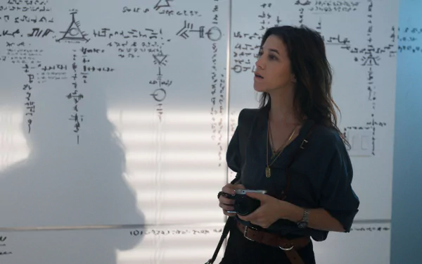 HD PC desktop wallpaper from the movie Independence Day: Resurgence, featuring a woman standing thoughtfully in front of a whiteboard covered with equations and diagrams.