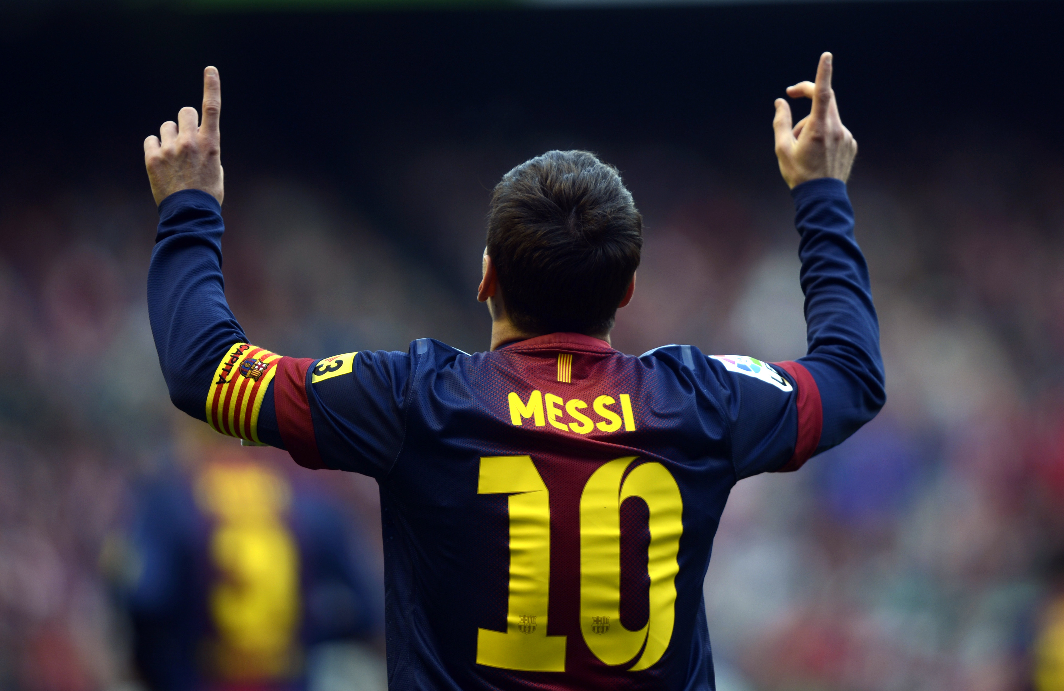 Hãy chiêm ngưỡng nền tảng của bạn bởi hình nền Messi đầy sức hút.