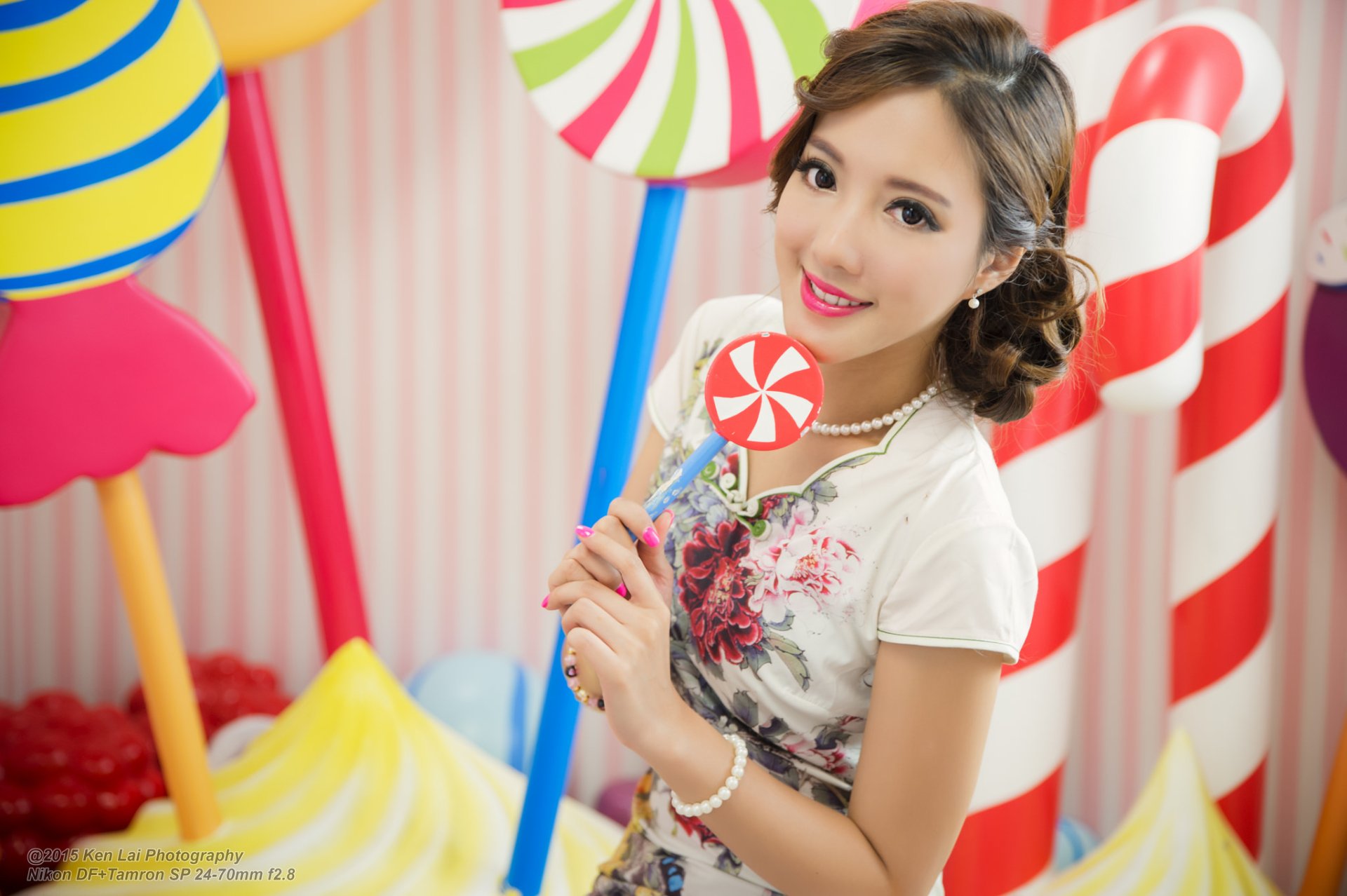 Wing Wing — Lollipop Muse (Woman HD Wallpaper)