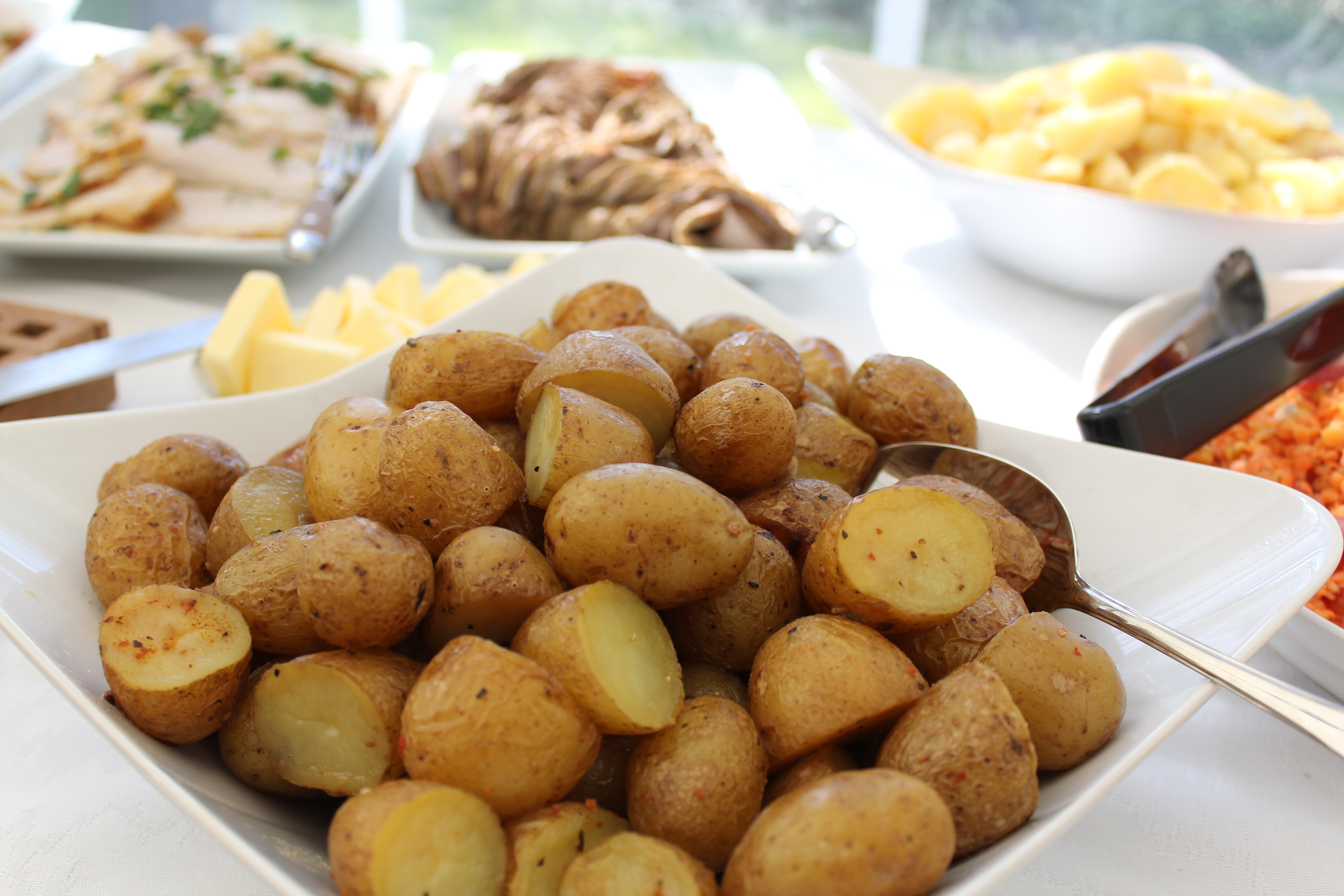 A heaped plate of potatoes by hagelund