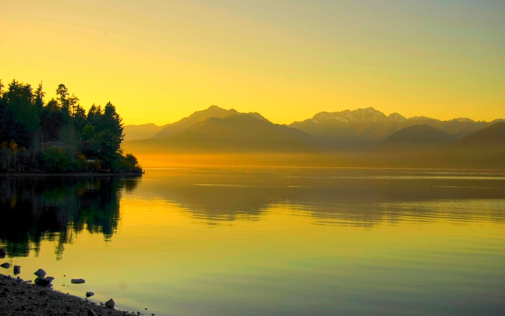 morning sunrise at a lake