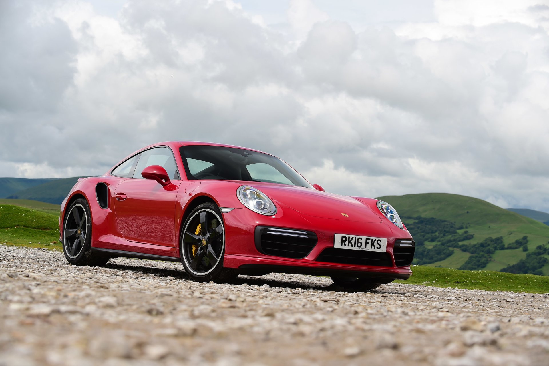 Stunning Red Porsche 911 Turbo HD Wallpaper – Ultimate Sports Car View