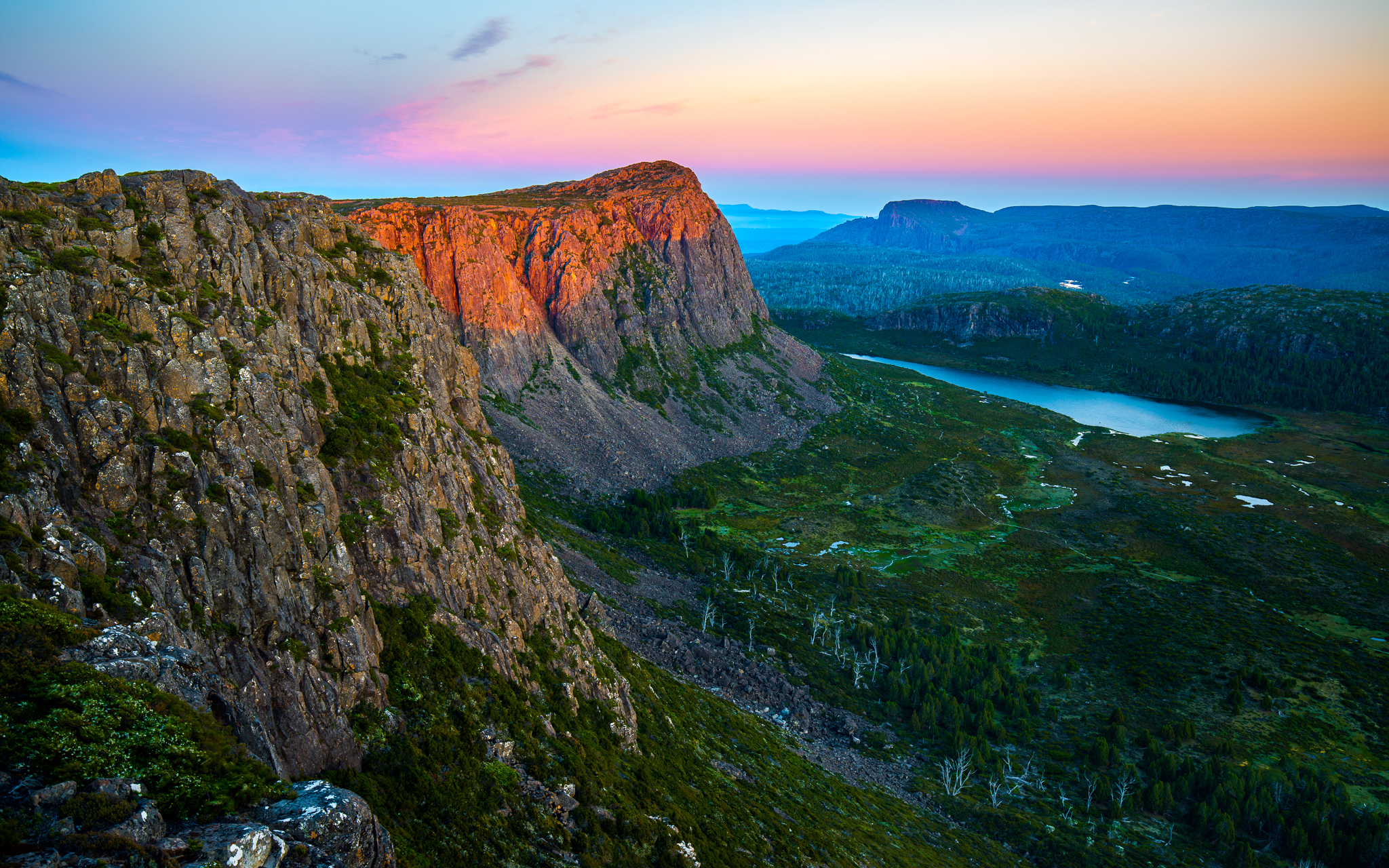 Mountain australia. Австралия голубые горы (штат новый Южный Уэльс). Горы и хребты Австралии. Национальный парк Блу-Маунтинс Австралия. Гора Лара Австралия.