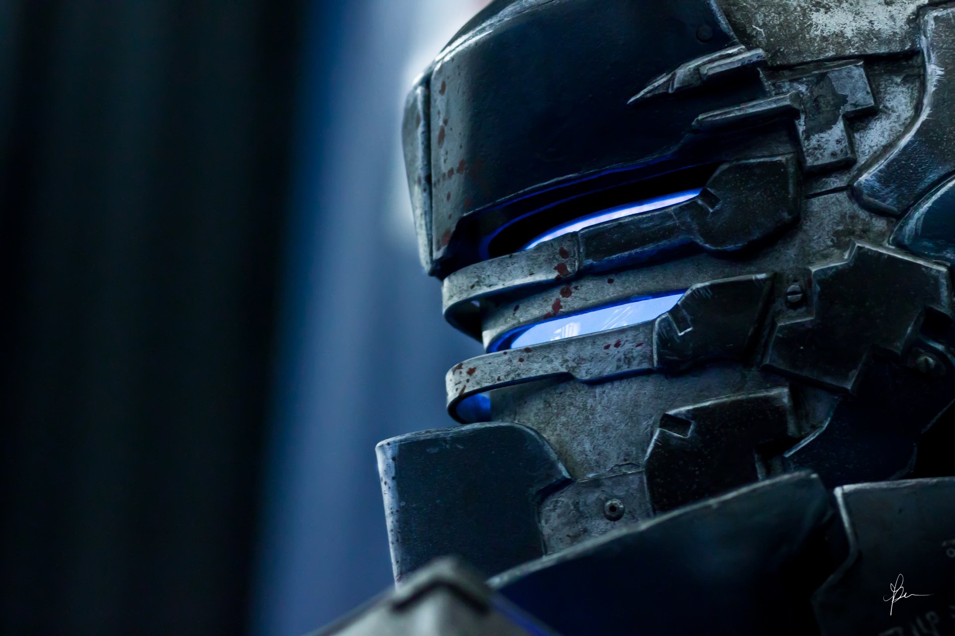 Close-up of a man cosplaying Isaac Clarke from Dead Space, captured in a detailed 4K Ultra HD PC desktop wallpaper and background.