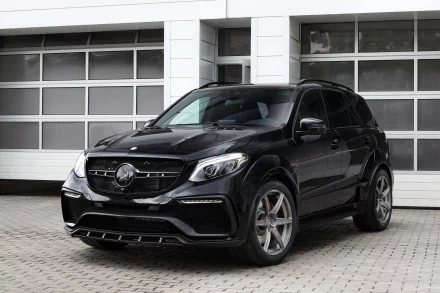 Black Mercedes‑Benz GL‑Class SUV parked in front of a modern garage, presented as a 4K Ultra HD PC desktop wallpaper and background.
