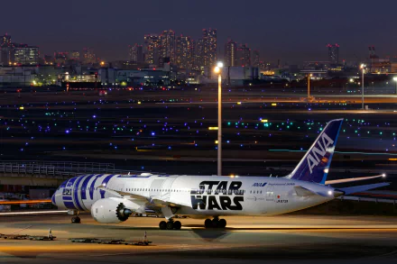  Boeing 787 Dreamliner in the R2-D2 Star Wars livery