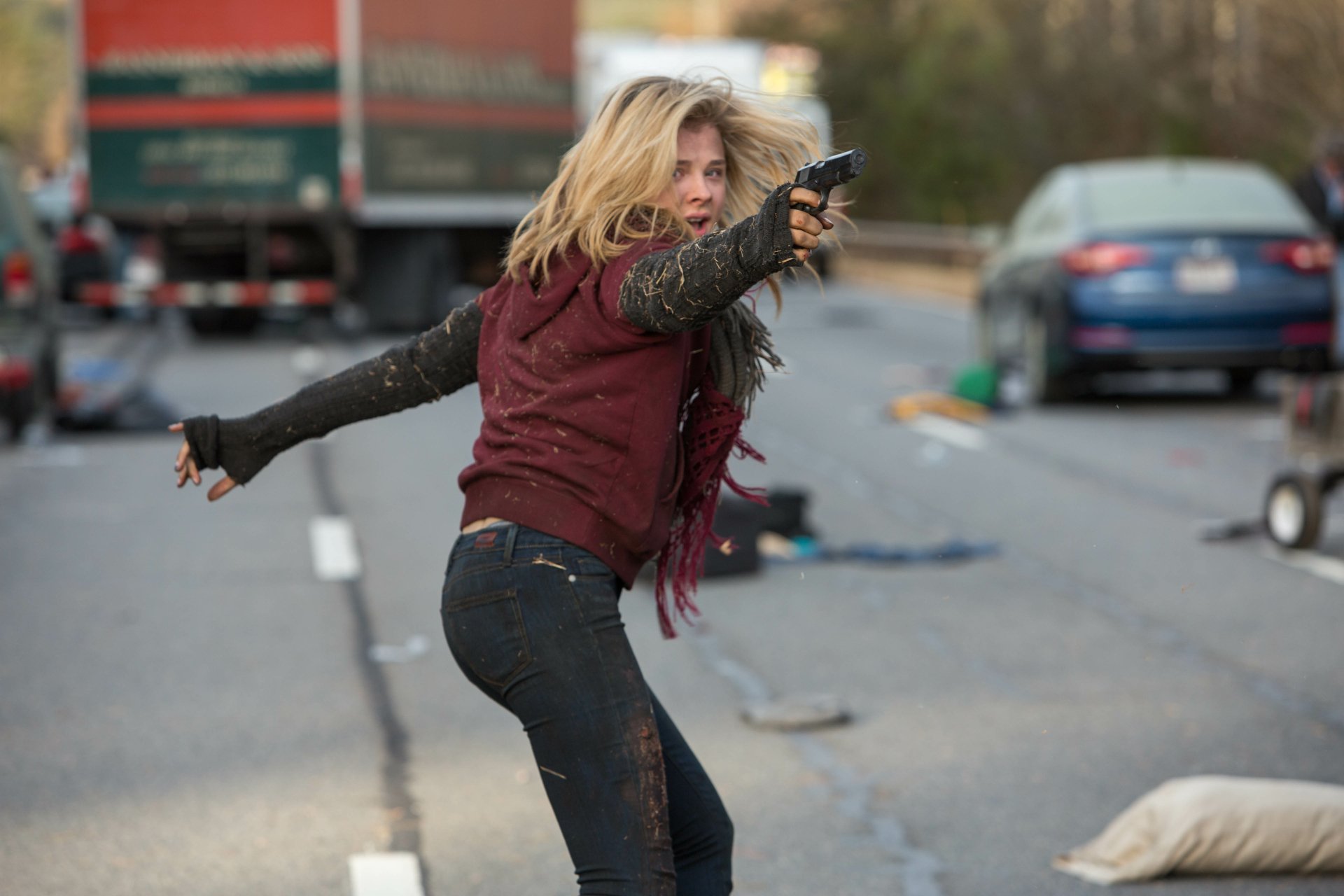 Download Chloë Grace Moretz Movie The 5th Wave 4k Ultra HD Wallpaper
