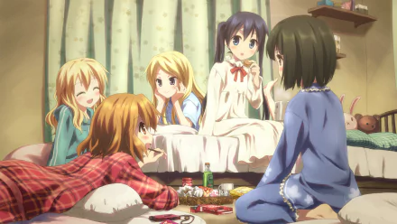Anime scene from KINMOZA! featuring five girls in pajamas enjoying snacks and conversation in a cozy room, rendered in vibrant 4K Ultra HD quality for PC desktop wallpaper.