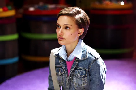 Actress (identity not confirmed) from Mr. Magorium's Wonder Emporium, wearing a denim jacket and satchel, thoughtful expression — 4K Ultra HD PC wallpaper.