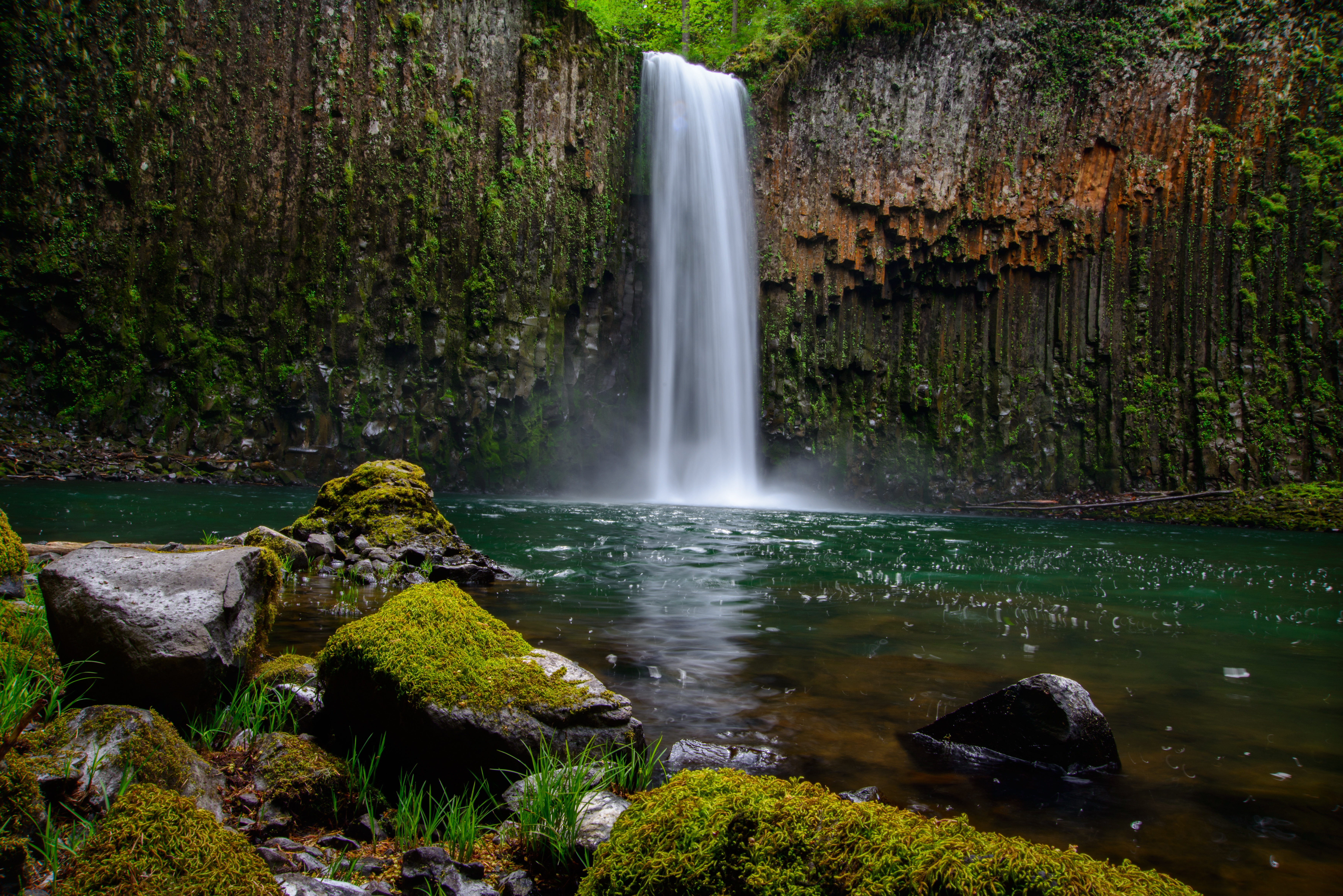 flash waterfall background