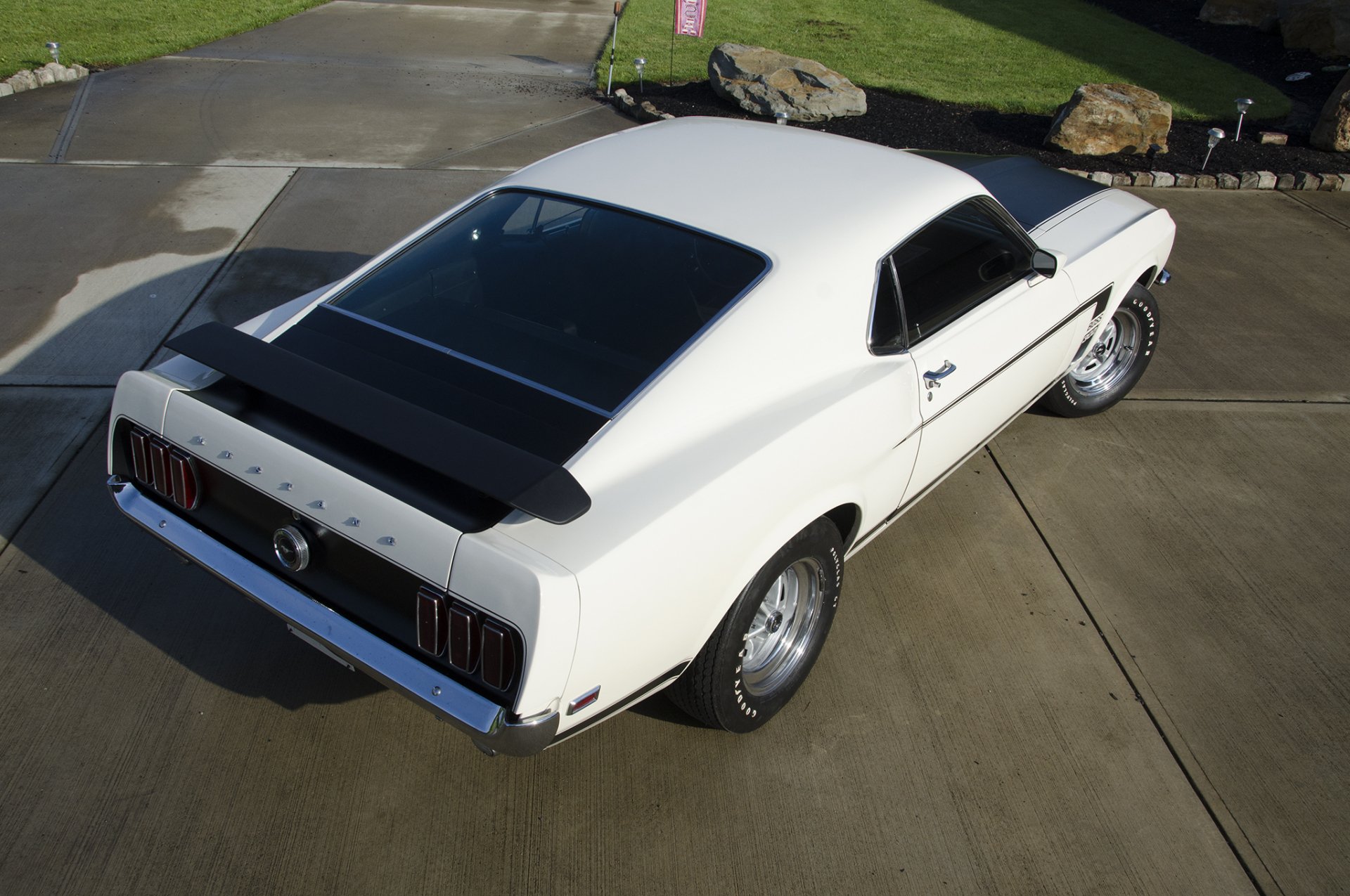 Download Car Muscle Car White Car Ford Ford Mustang Ford Mustang Boss 1969 Ford Mustang Boss Vehicle Ford Mustang Boss 302 HD Wallpaper