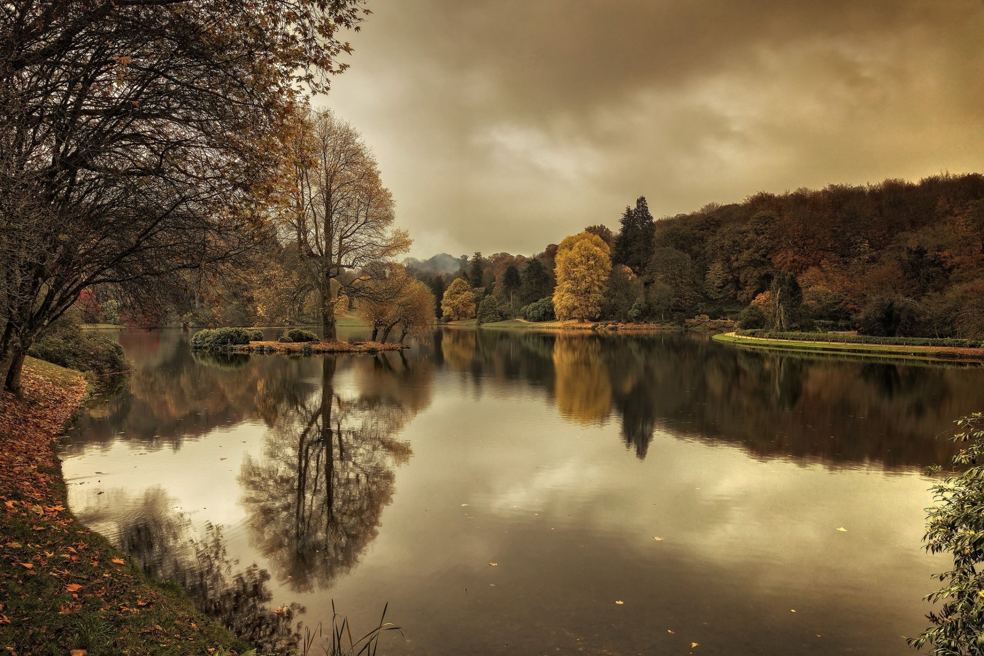 Download Fall Tree Reflection Nature Lake HD Wallpaper | 2048x1365 ...