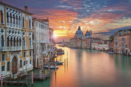 Sunset over Venice’s Grand Canal with historic buildings lining the water in Italy, captured in HD quality as a desktop wallpaper background.