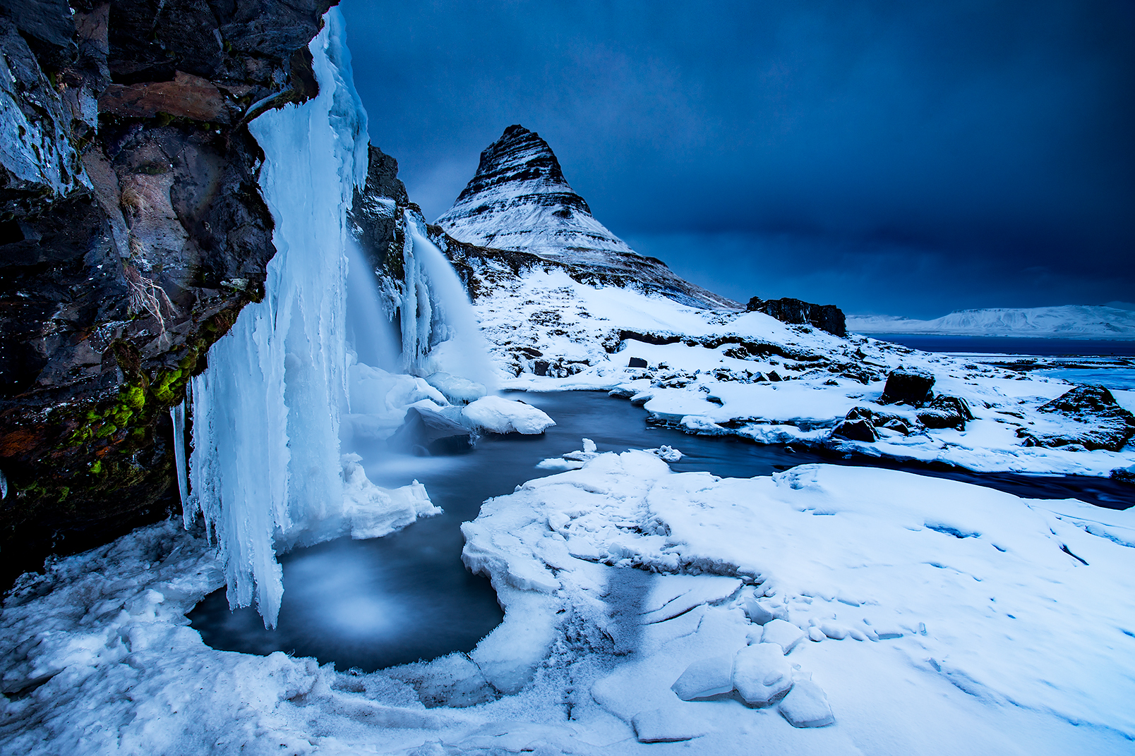 Frozen Waterfall in Winter Wallpaper and Background Image | 1608x1072