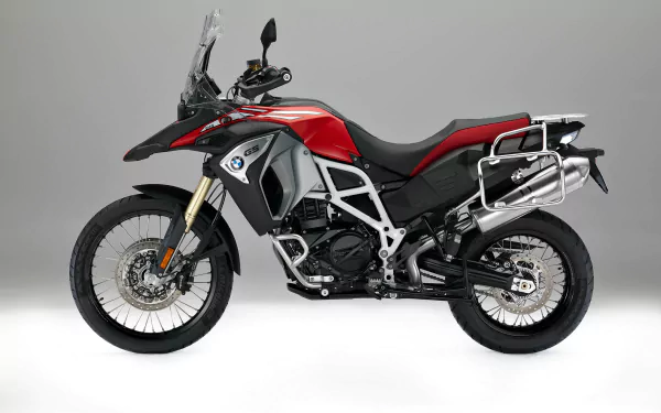 HD PC desktop wallpaper featuring a BMW F800GS Adventure motorcycle in red and black against a gray background.
