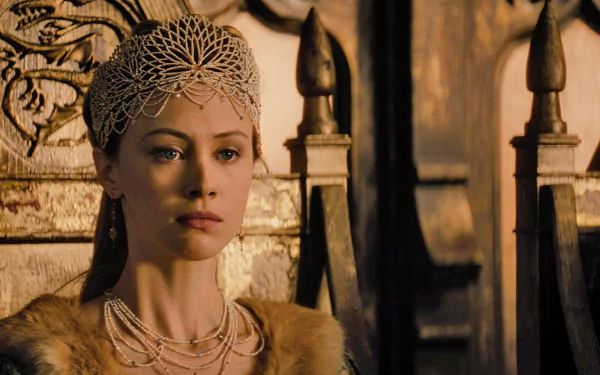 HD desktop wallpaper of Sarah Gadon in Dracula Untold, portraying a regal character adorned in a jeweled headpiece and intricate jewelry.