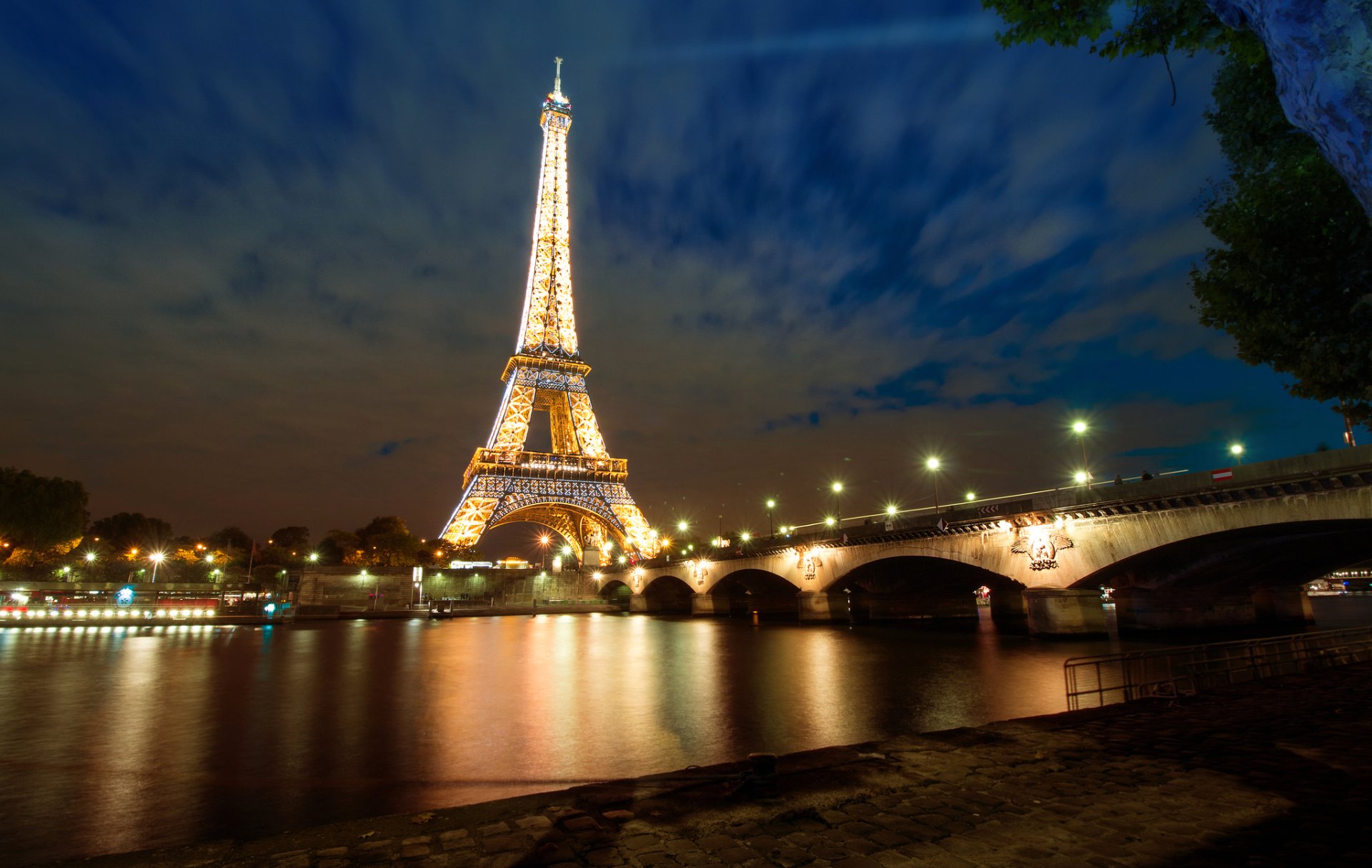 Eiffel Tower HD Wallpaper. 